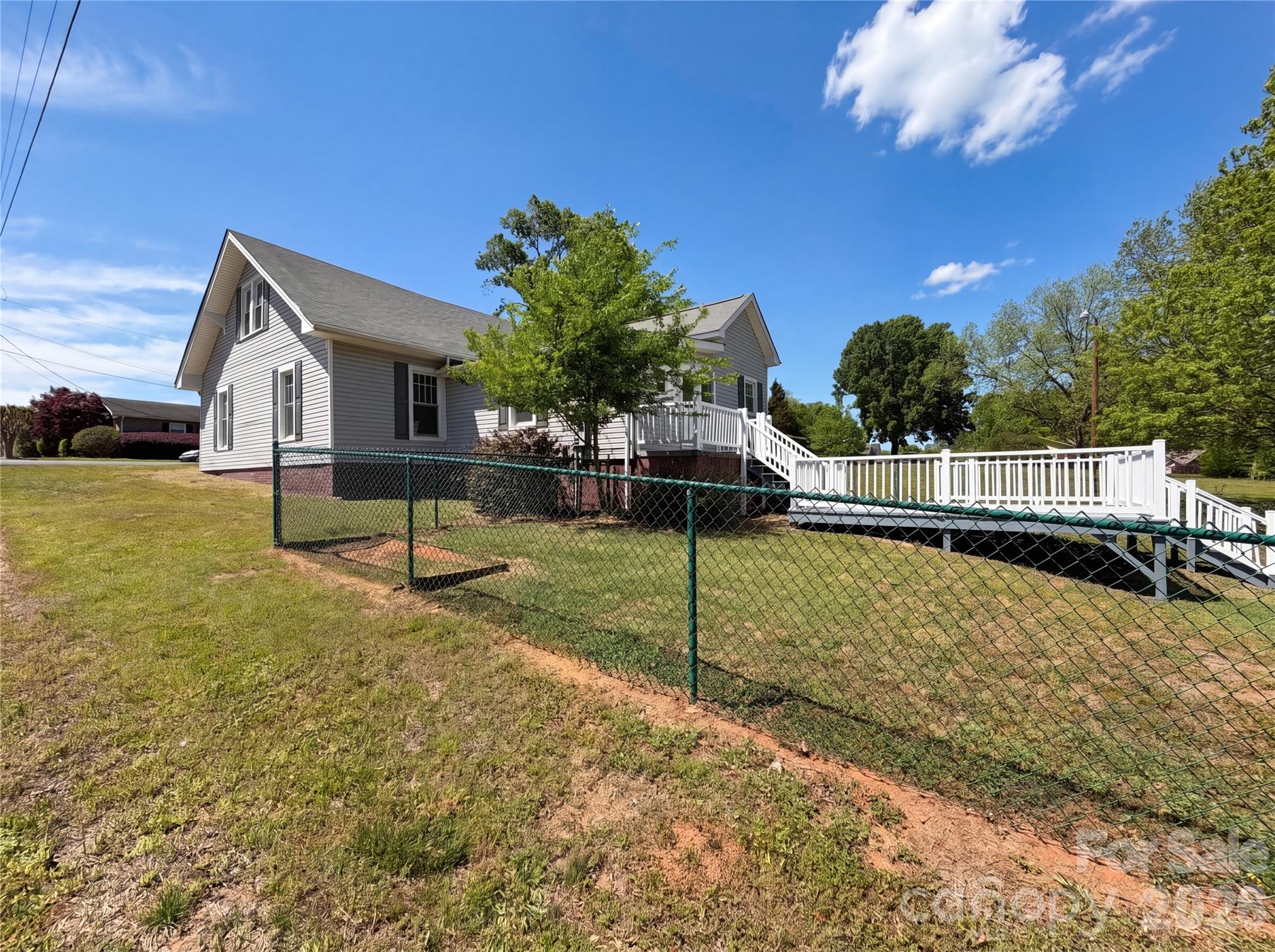 Single Family Residence at 215 S Ferry Road, New London, photo 6 of 21