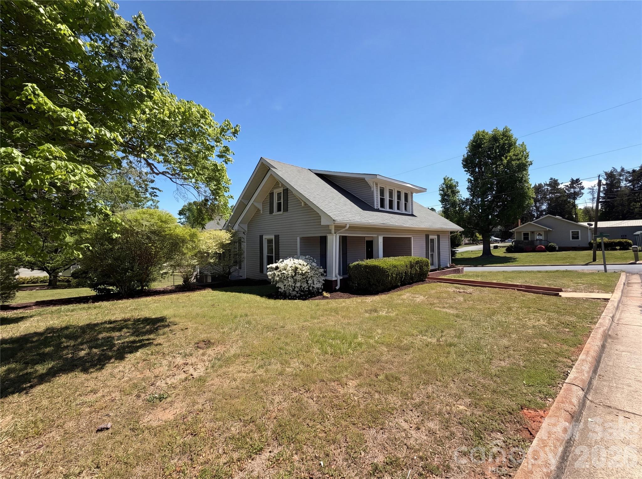 Single Family Residence at 215 S Ferry Road, New London, photo 8 of 21