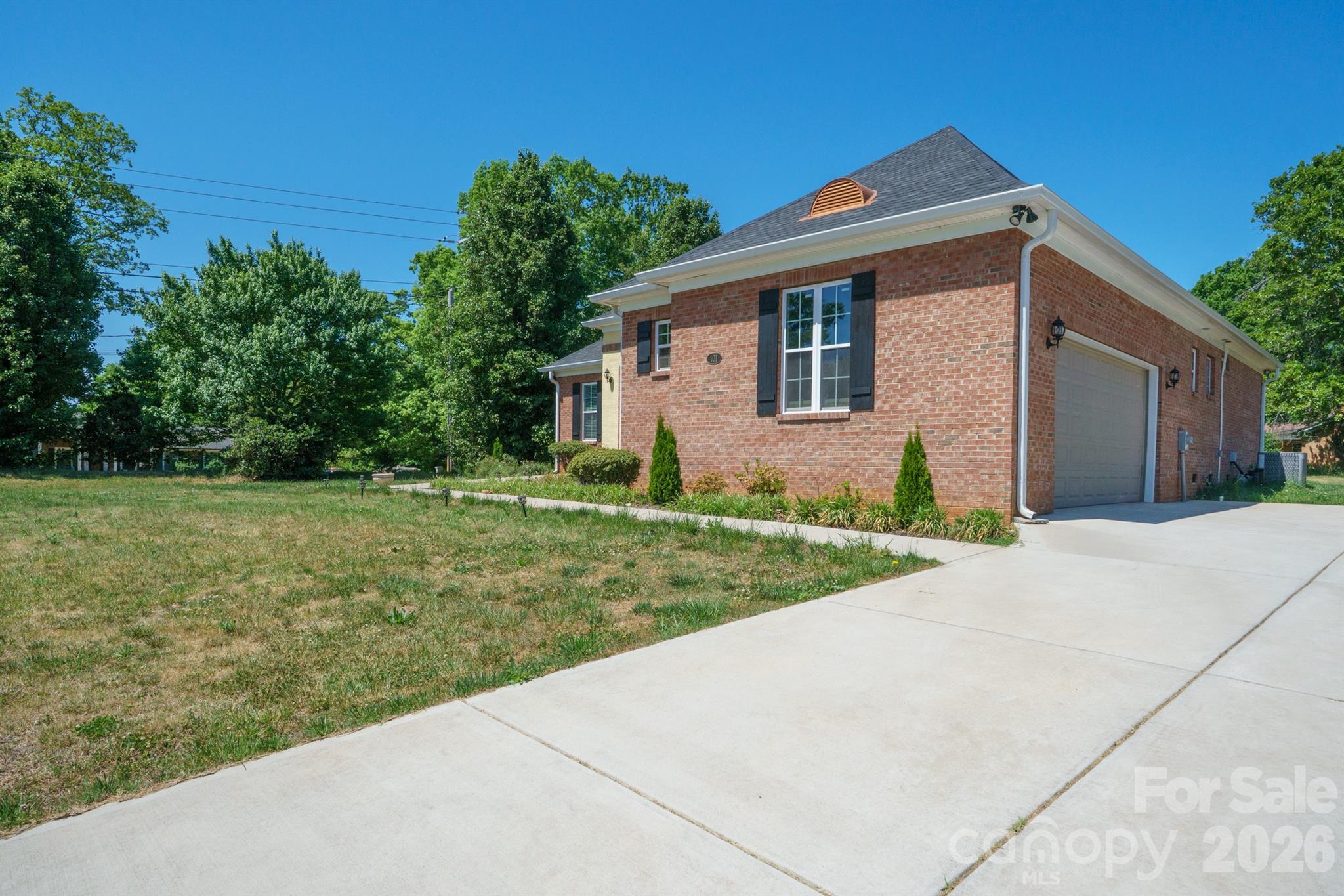 Single Family Residence at 101 Long Meadows Drive, Kings Mountain, photo 3 of 33