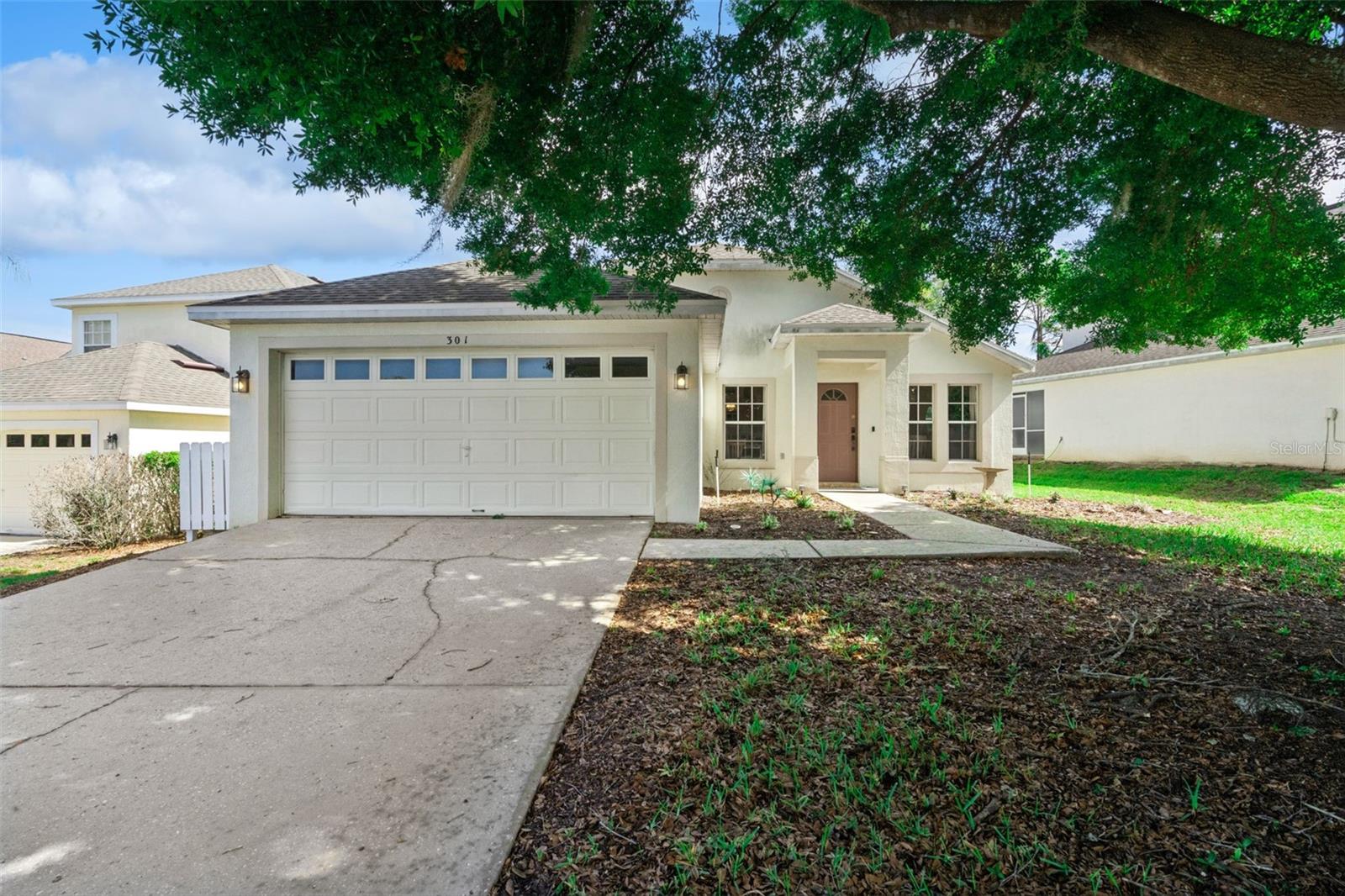 301 TROON CIR