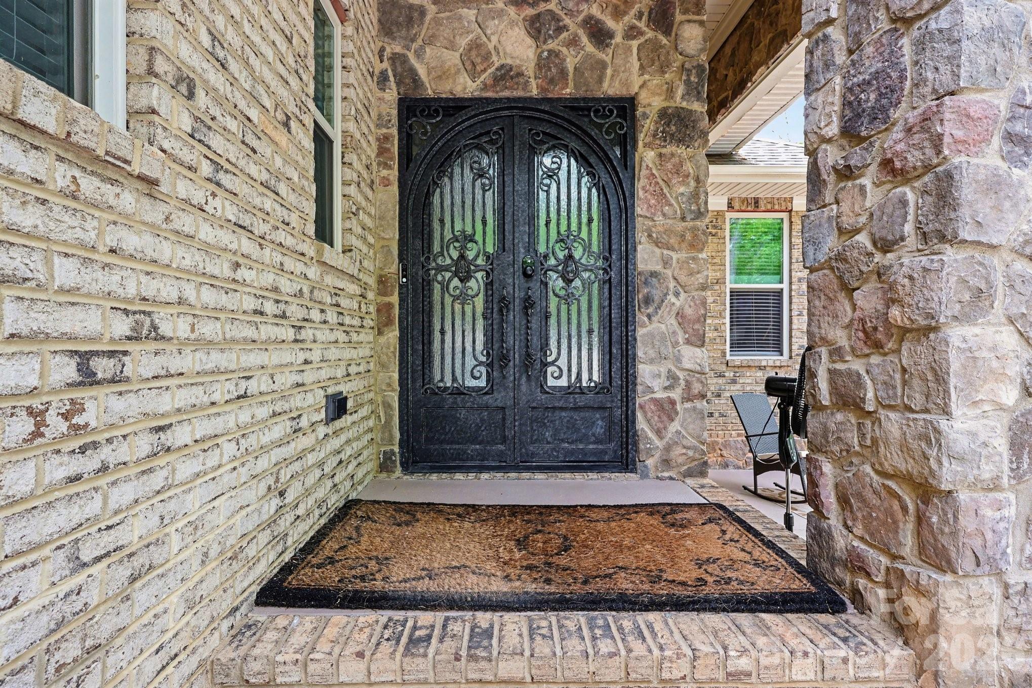 Single Family Residence at 1629 Healing Springs Drive, Denton, photo 2 of 48