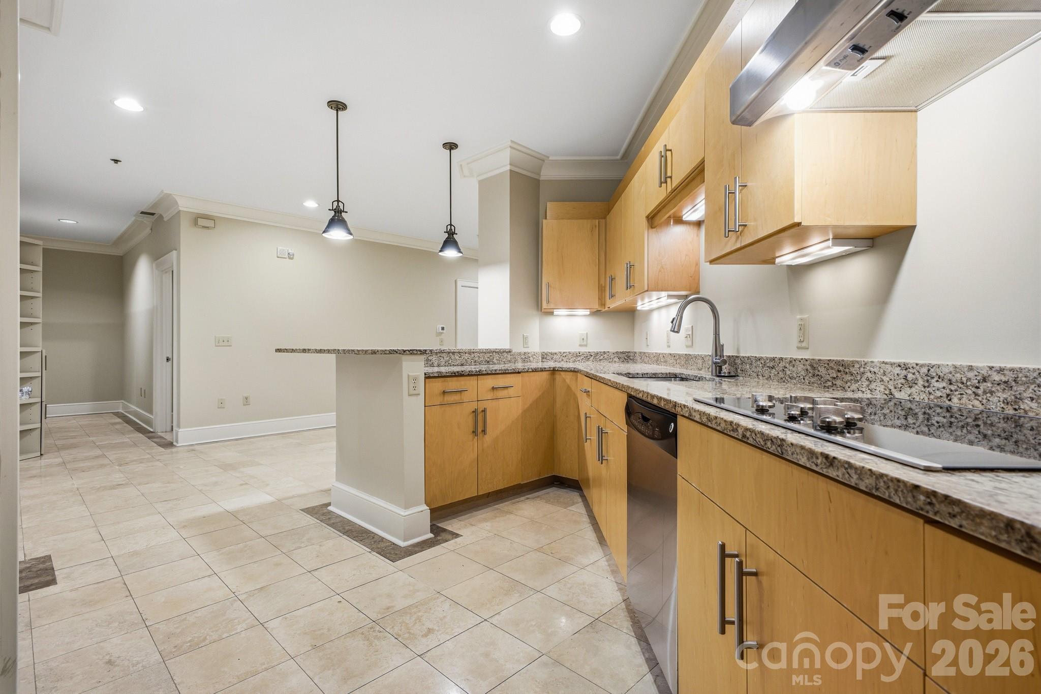 Kitchen with Breakfast Bar - 21 Battery Park Avenue, Asheville