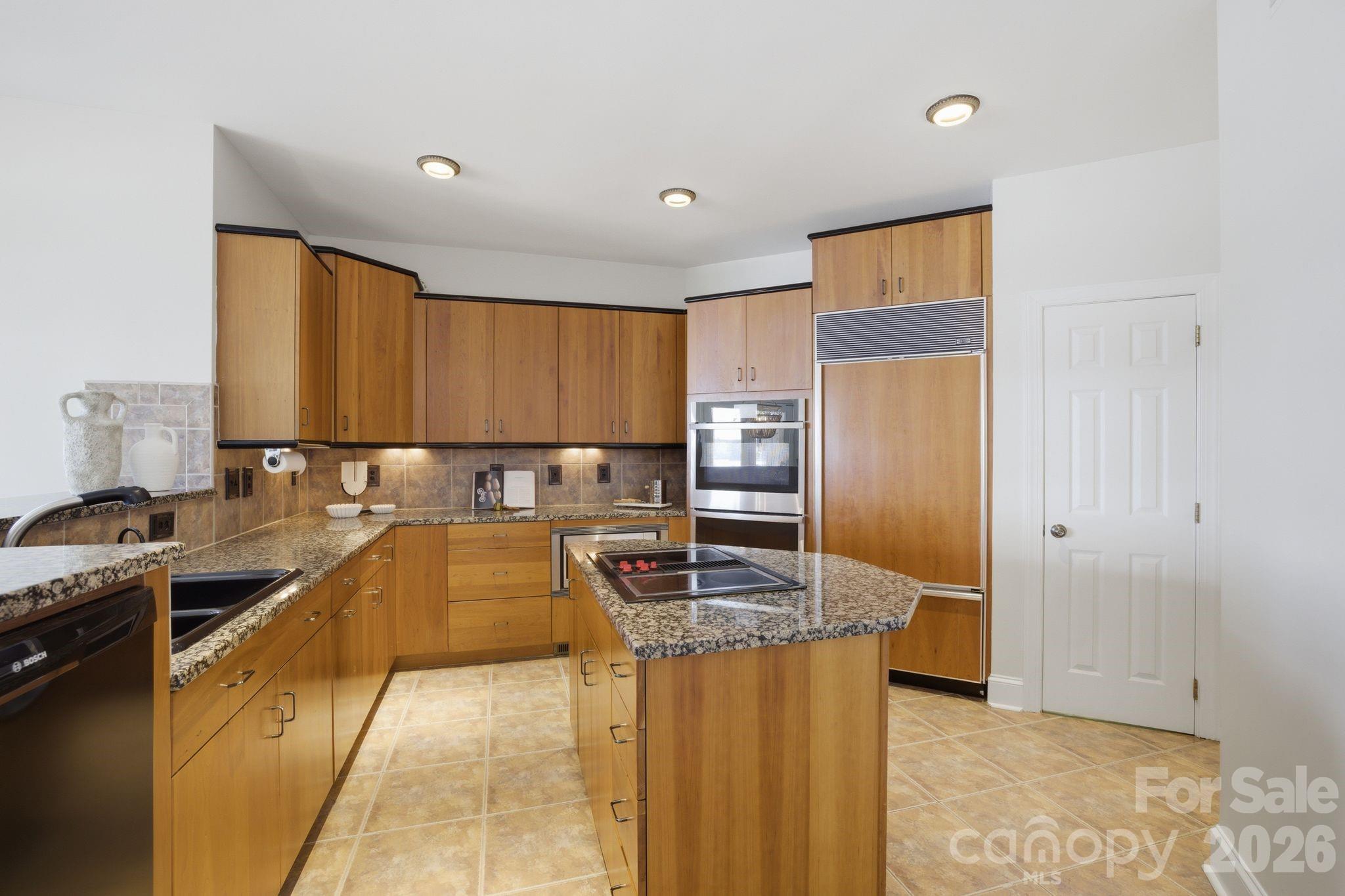 Kitchen. - 144 Mariner Pointe Lane, Mooresville