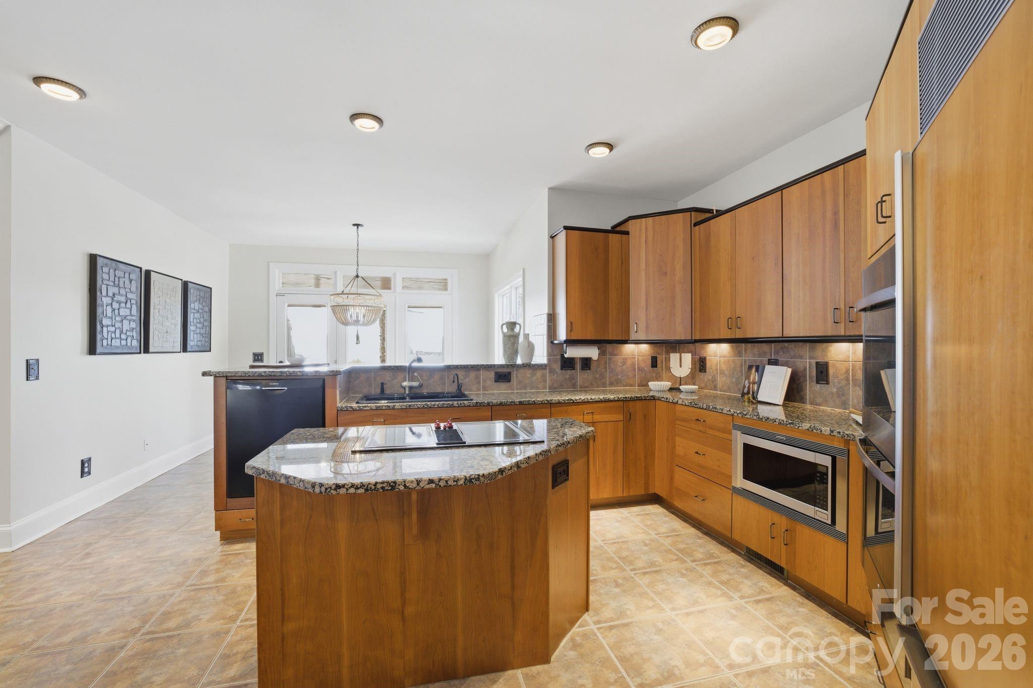 Kitchen. - 144 Mariner Pointe Lane, Mooresville