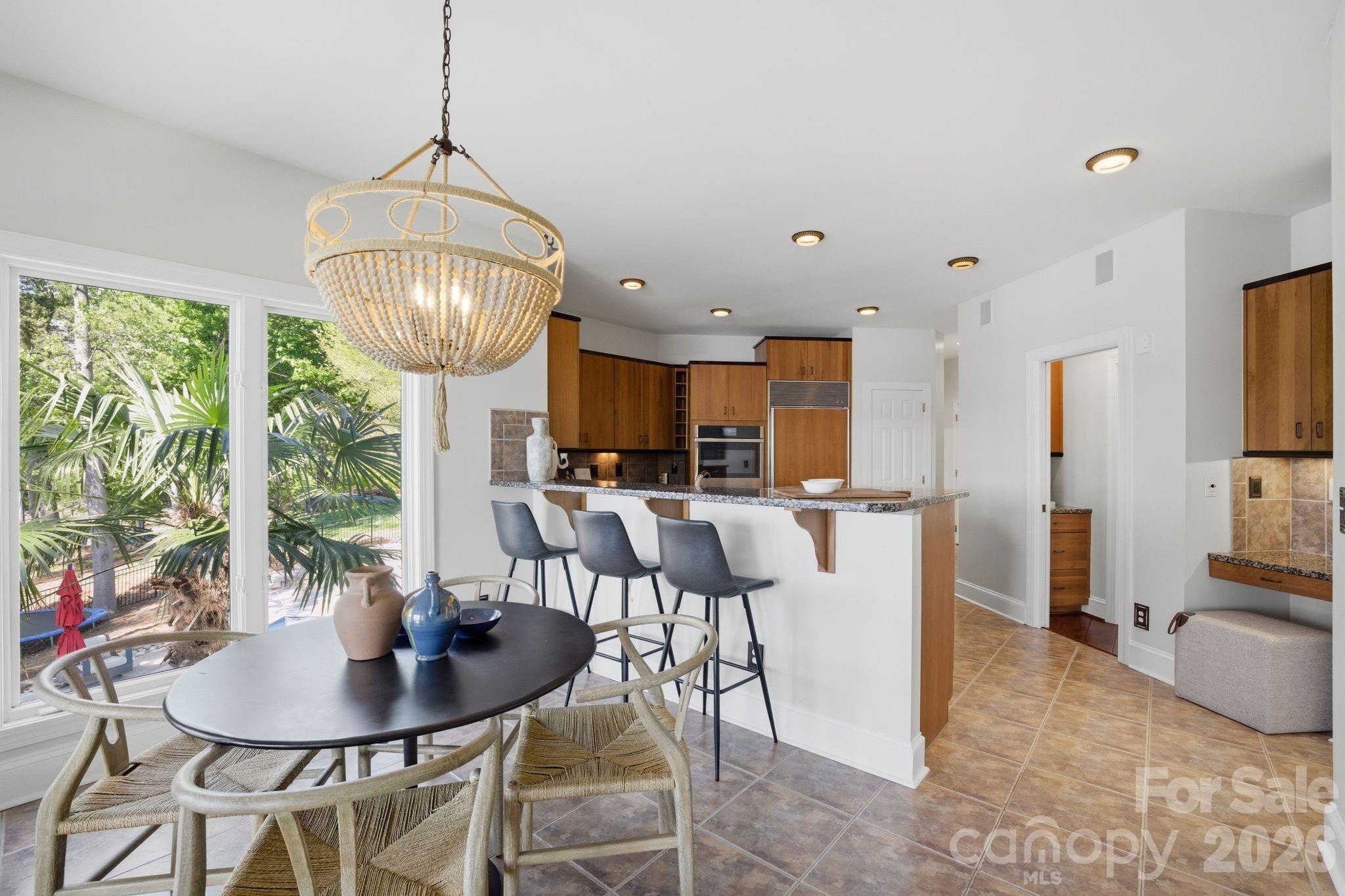 Kitchen and breakfast area. - 144 Mariner Pointe Lane, Mooresville