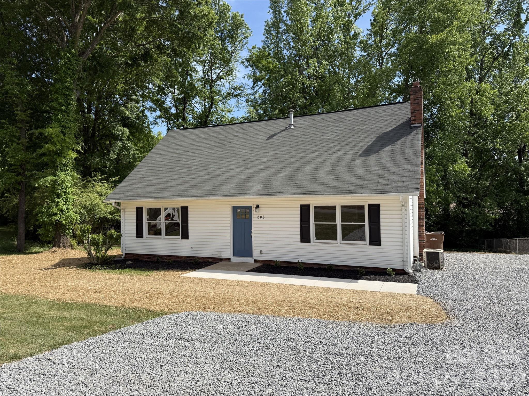 Single Family Residence at 806 S Laurel Street, Lincolnton, photo 2 of 42