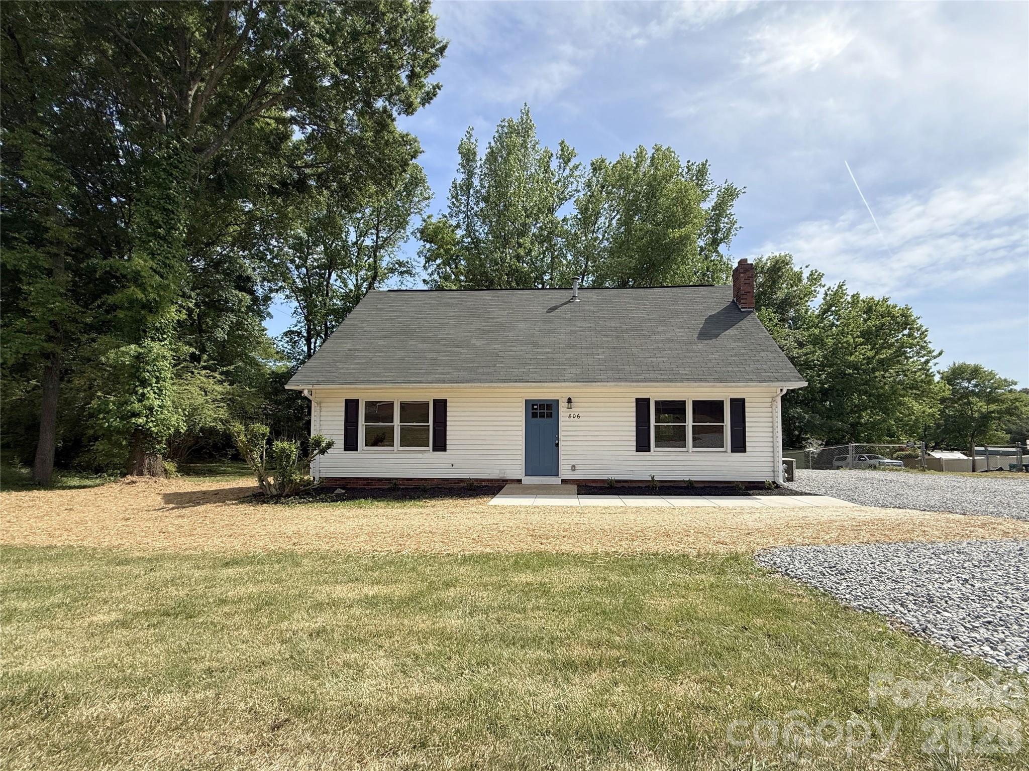 Single Family Residence at 806 S Laurel Street, Lincolnton, photo 3 of 42