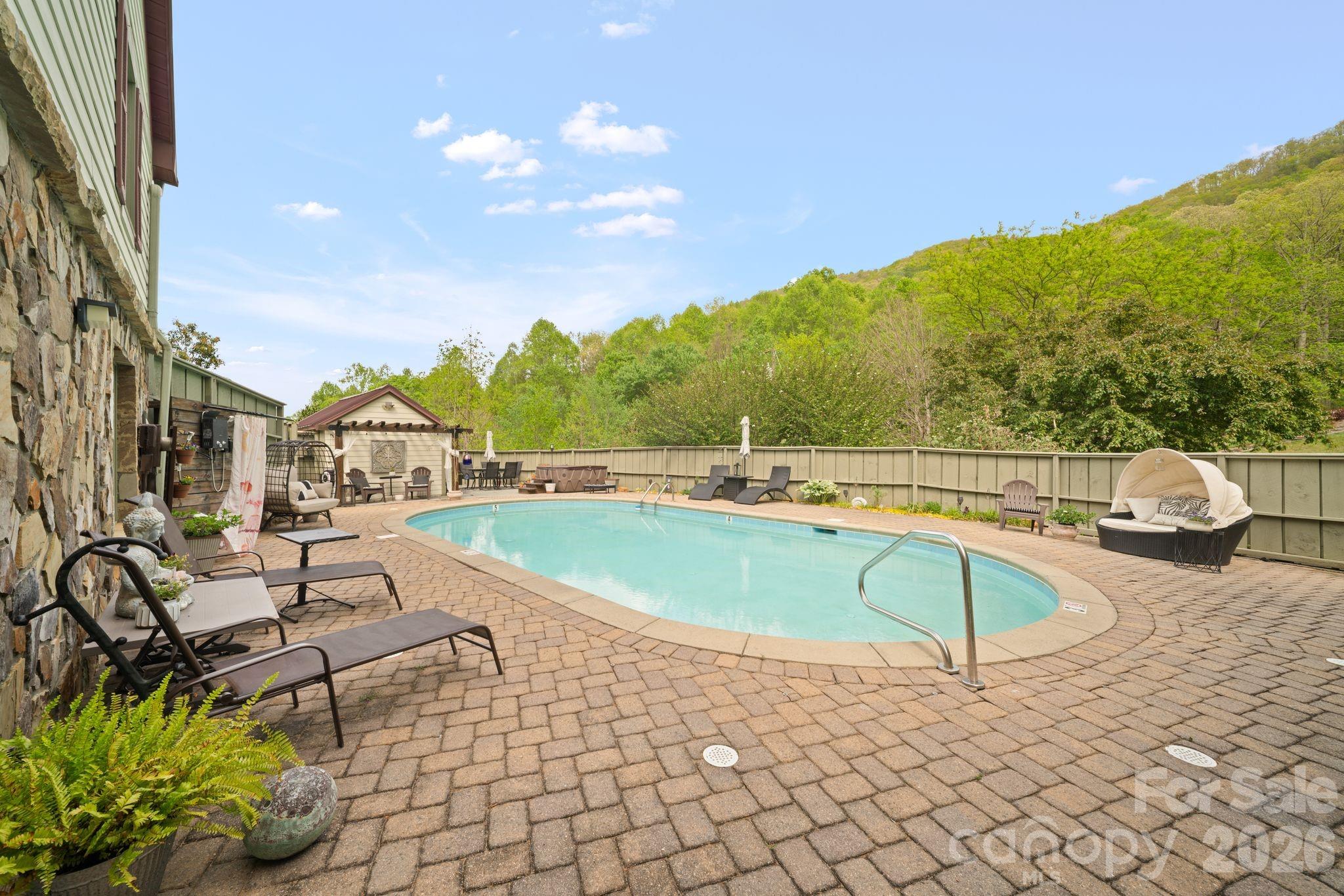 Single Family Residence at 25 View Ridge Parkway, Leicester, photo 4 of 38