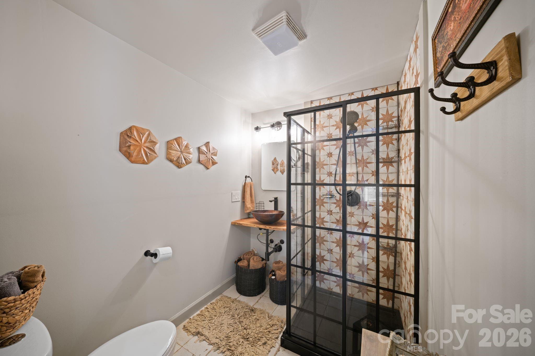Single Family Residence at 25 View Ridge Parkway, Leicester, photo 11 of 38