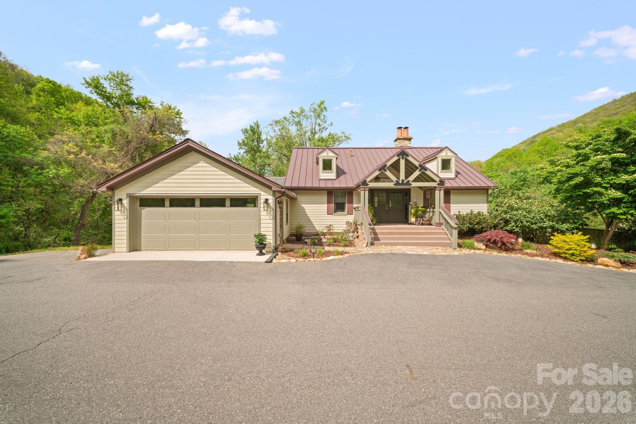 Single Family Residence at 25 View Ridge Parkway, Leicester, photo 24 of 38