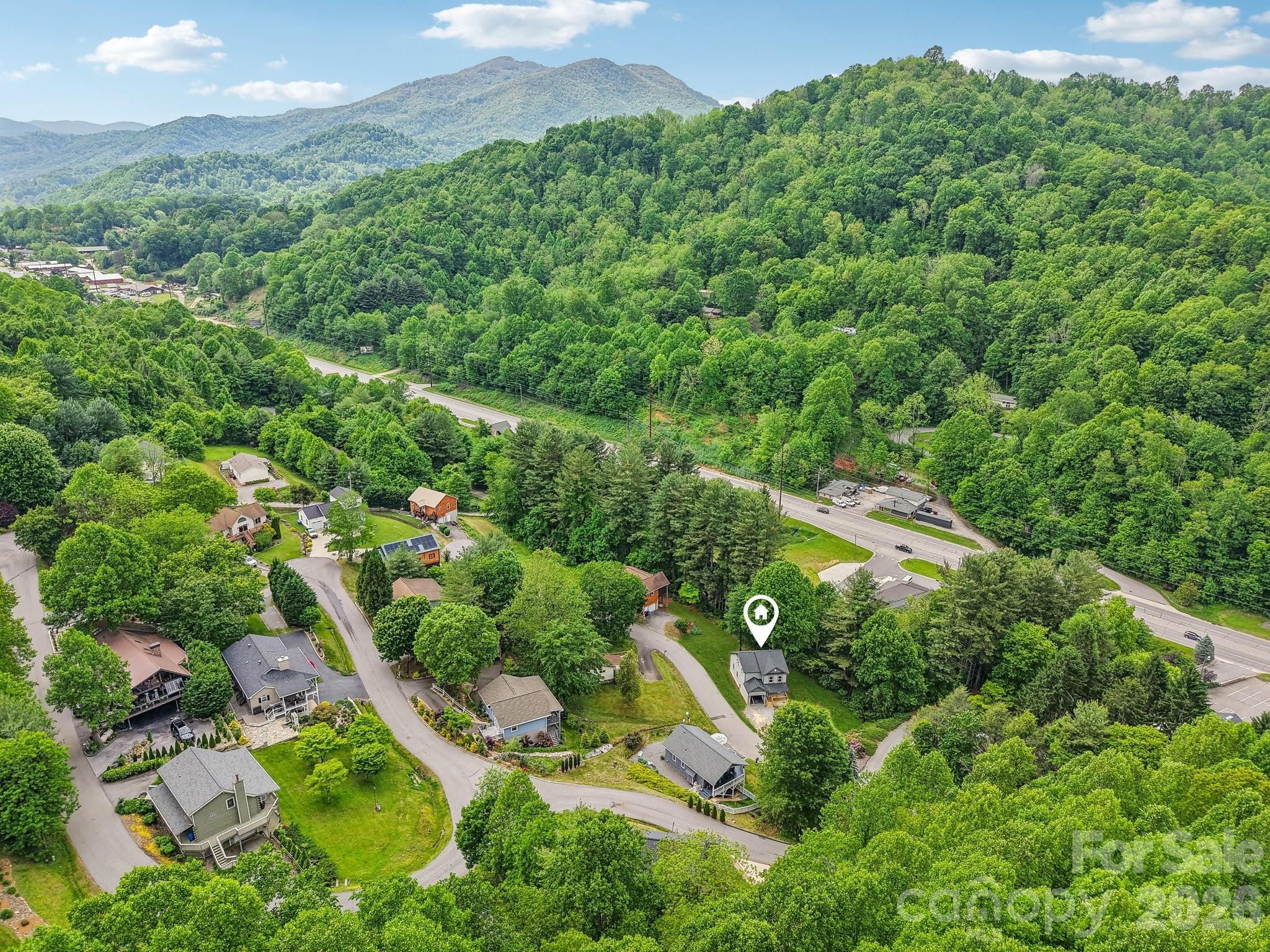 Single Family Residence at 12 Whipoorwill Way, Waynesville, photo 4 of 43