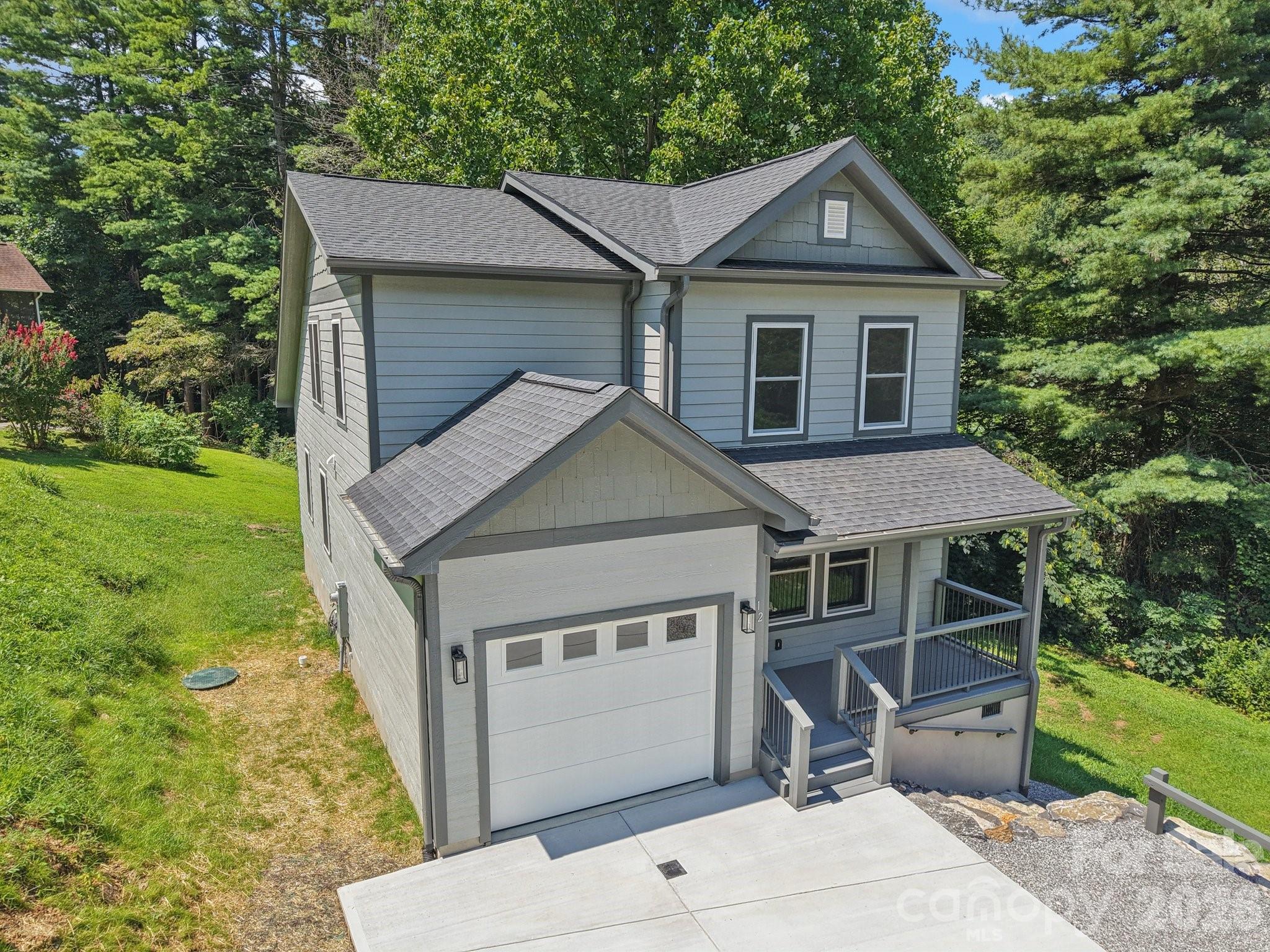 Single Family Residence at 12 Whipoorwill Way, Waynesville, photo 6 of 43