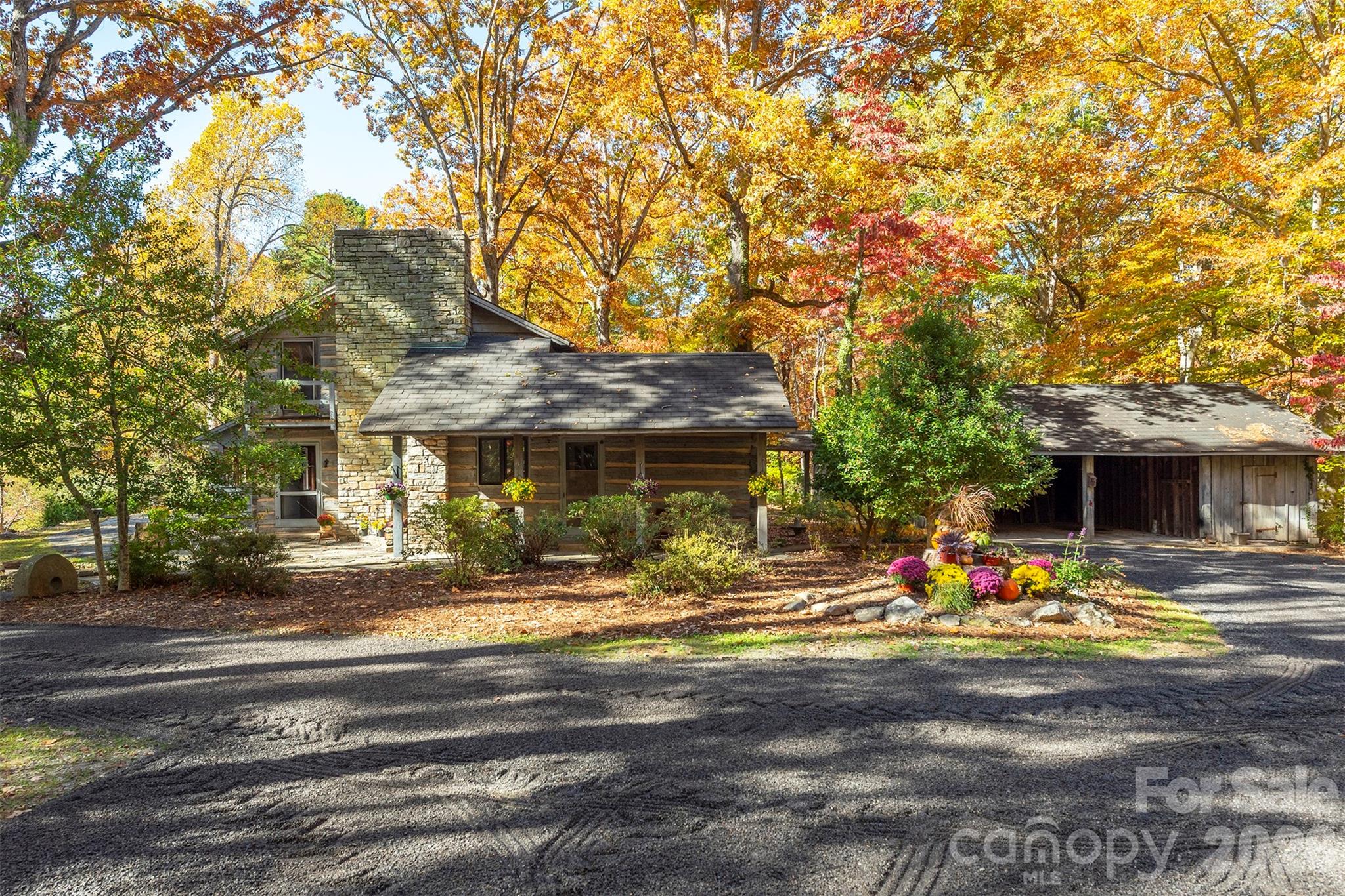 Single Family Residence at 102 Weaver Mill Road, Columbus, photo 4 of 7