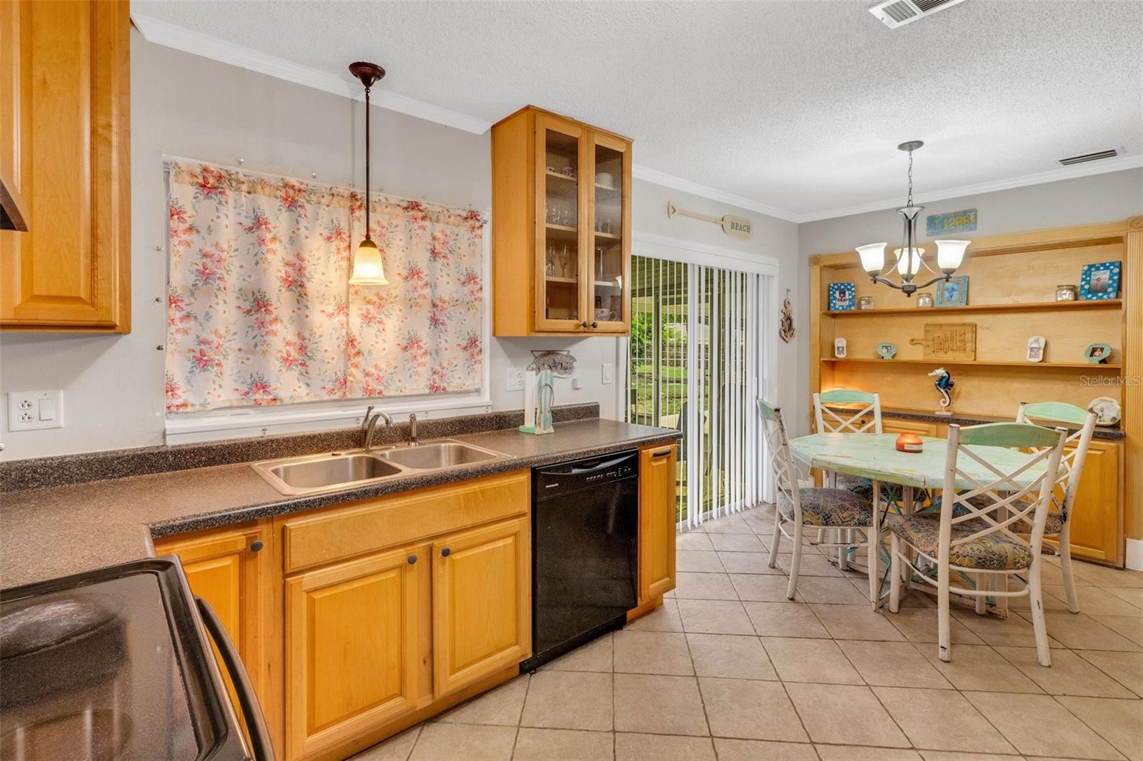Single Family Residence at 202 SAINT LUCIE RD, WINTER HAVEN, photo 9 of 32