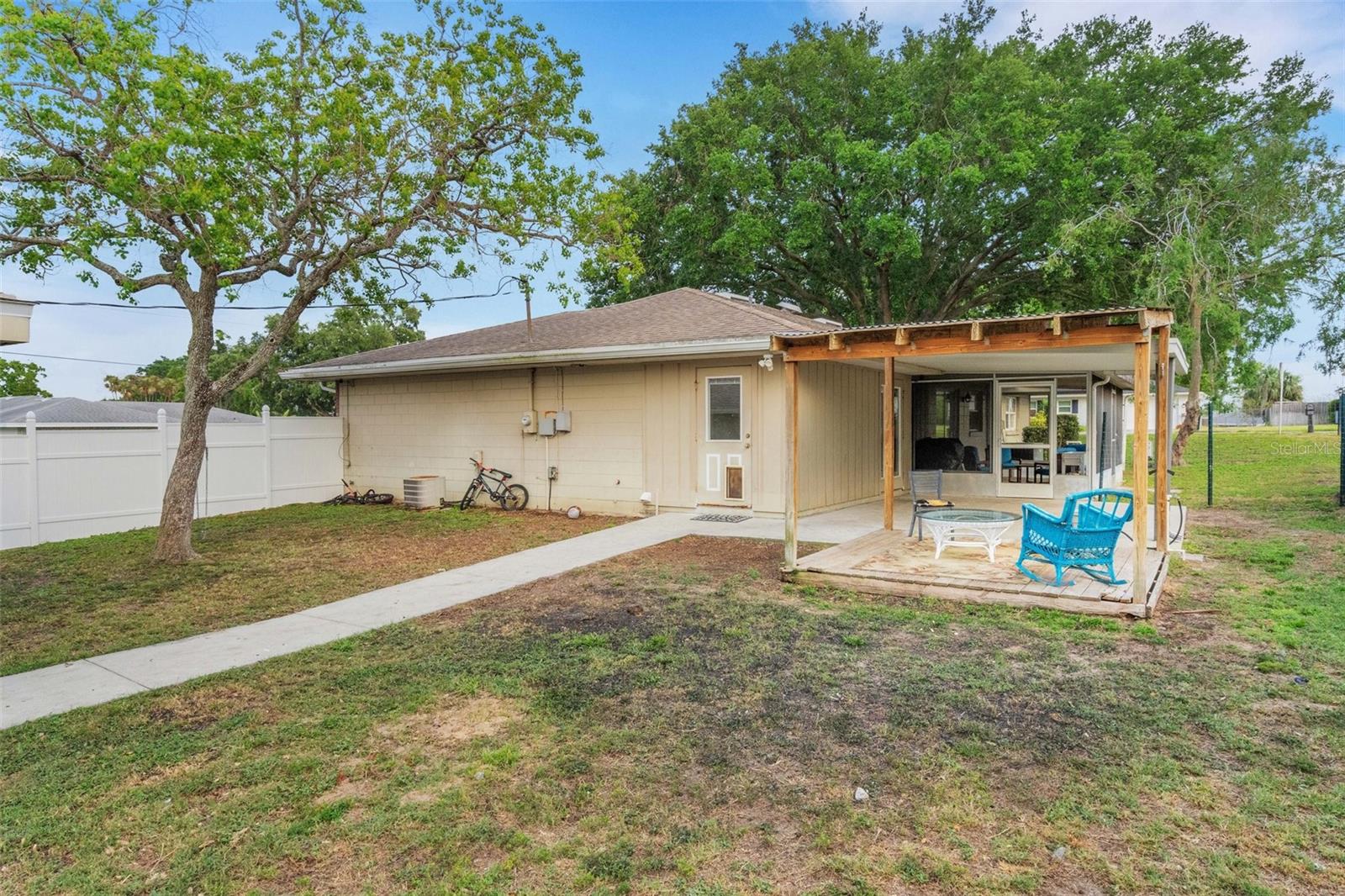 Single Family Residence at 202 SAINT LUCIE RD, WINTER HAVEN, photo 26 of 32