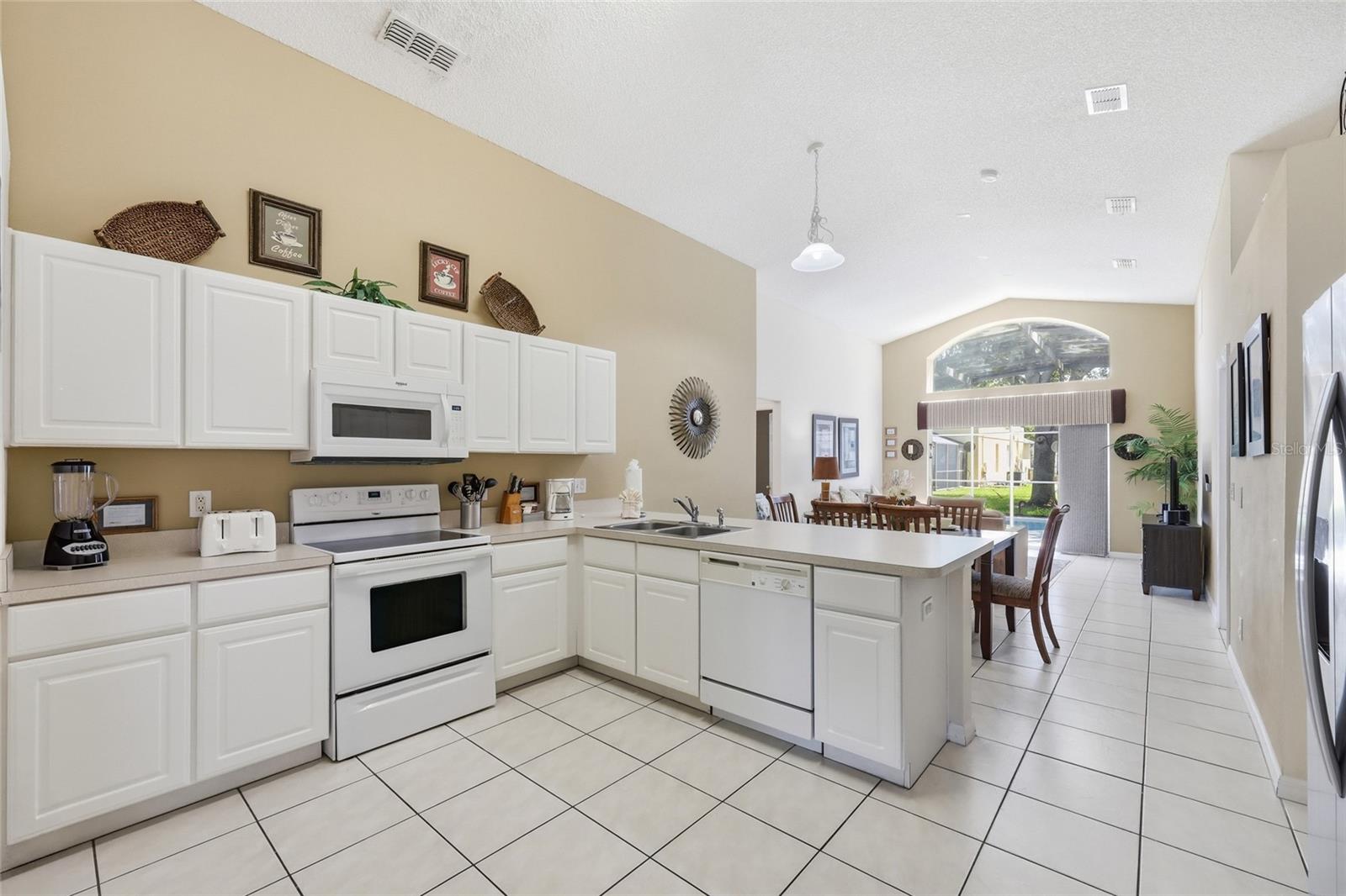 Single Family Residence at 2721 LIDO KEY DR, KISSIMMEE, photo 12 of 71