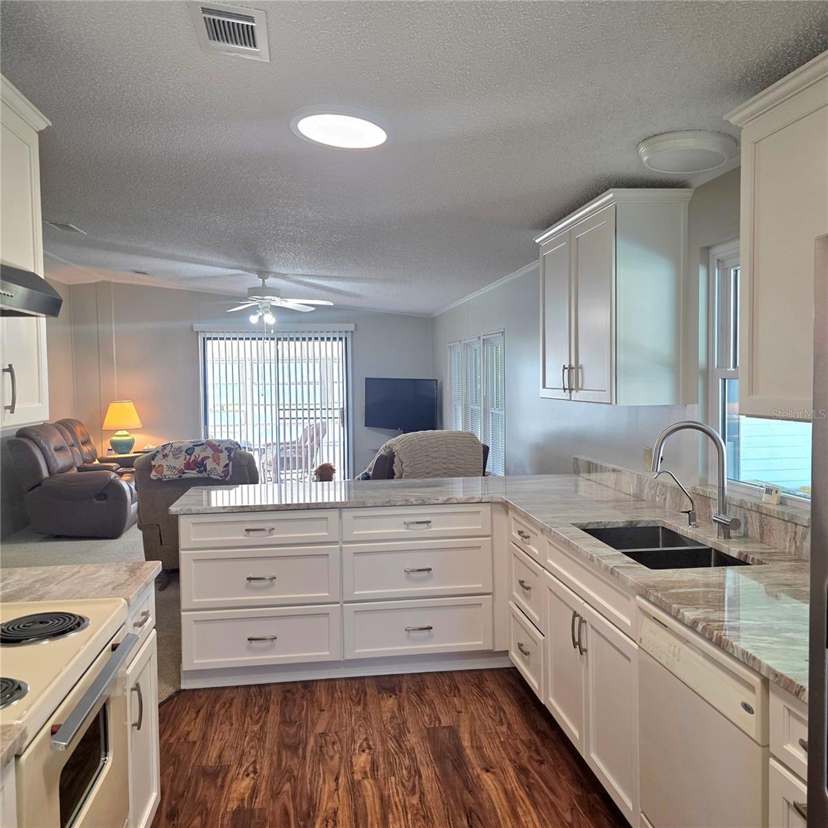 Kitchen - 6114 GRAND OAKS DR SE, WINTER HAVEN