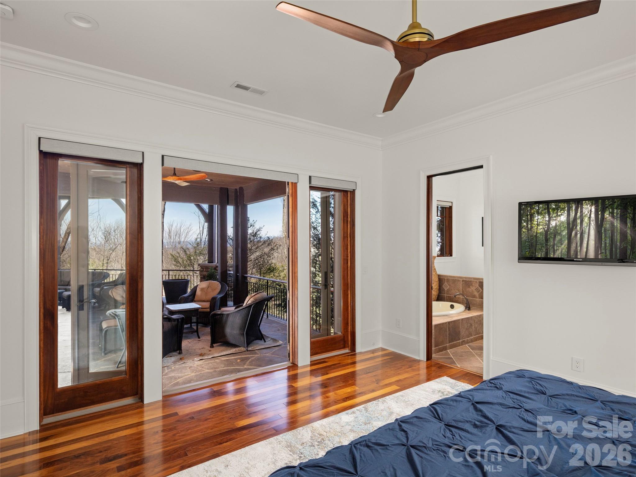 guest suite with door to deck - 47 Ridge Pine Trail, Arden