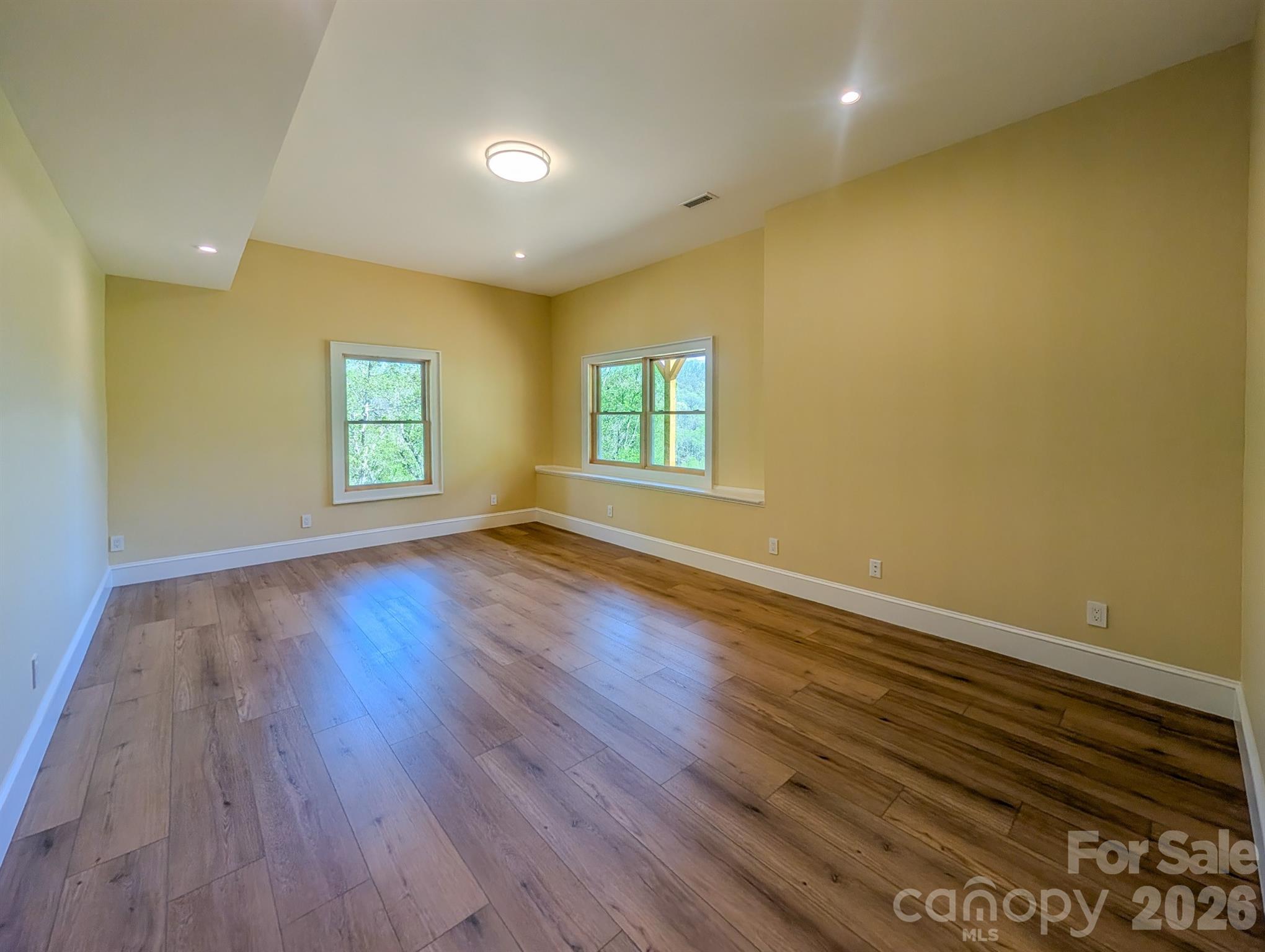 Spacious fully finished bedroom with en-suite with abundant natural light, beautiful mountain views, large walk-in closet & more. - 338 Majestic Mountain Drive, Burnsville