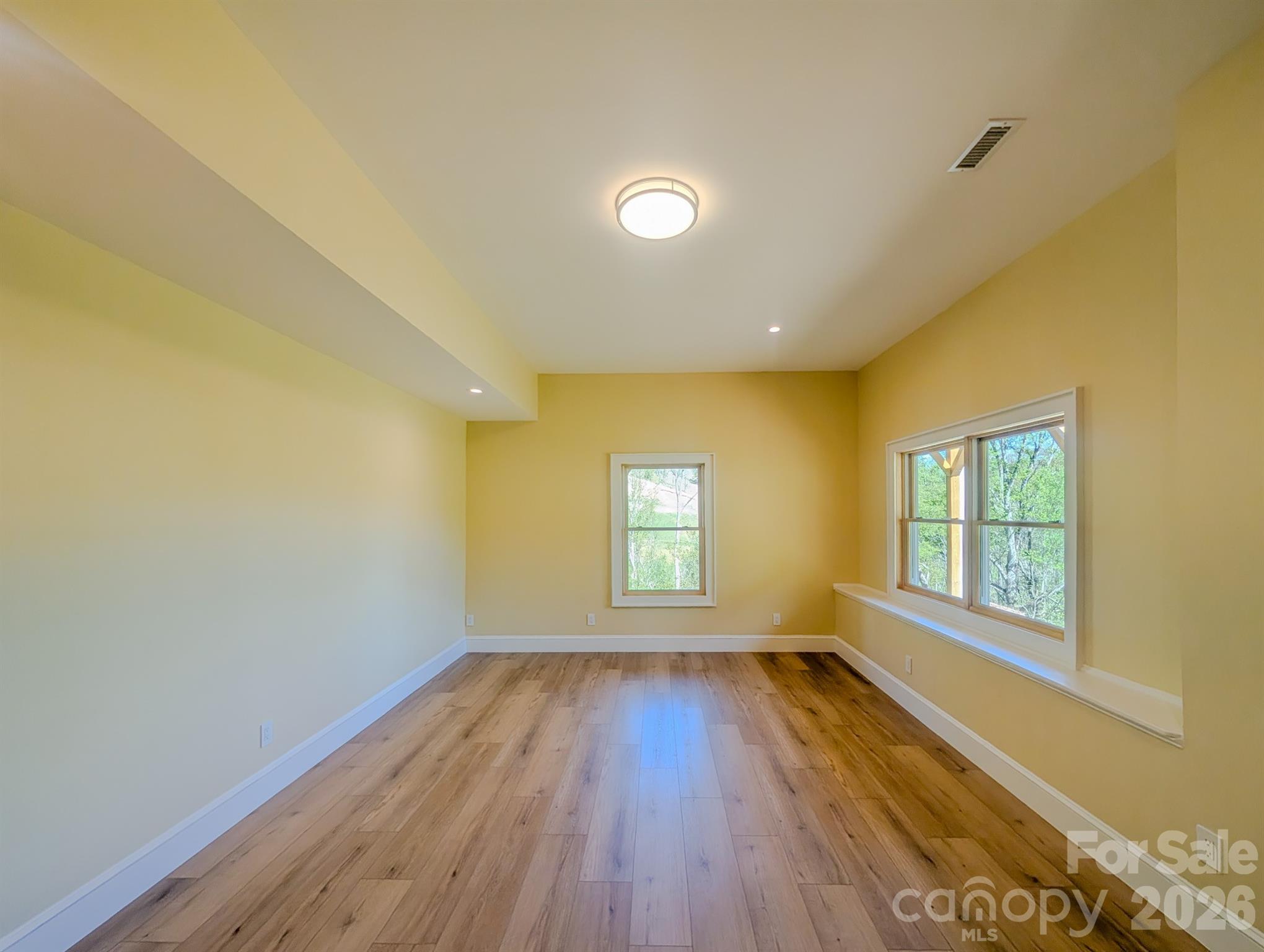 Spacious fully finished bedroom with en-suite with abundant natural light, beautiful mountain views, large walk-in closet & more. - 338 Majestic Mountain Drive, Burnsville