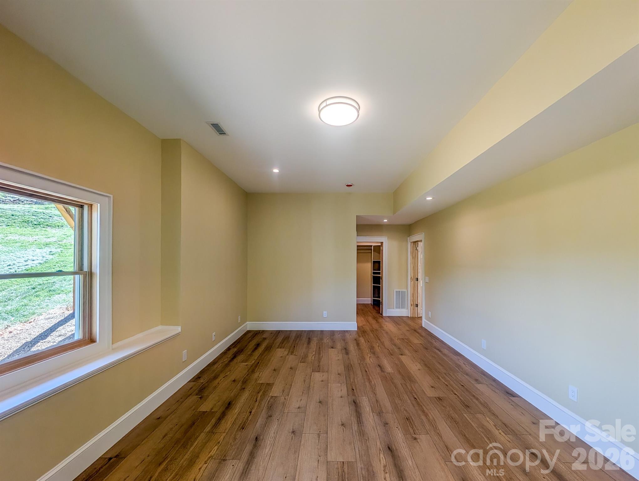 Spacious fully finished bedroom with en-suite with abundant natural light, beautiful mountain views, large walk-in closet & more. - 338 Majestic Mountain Drive, Burnsville