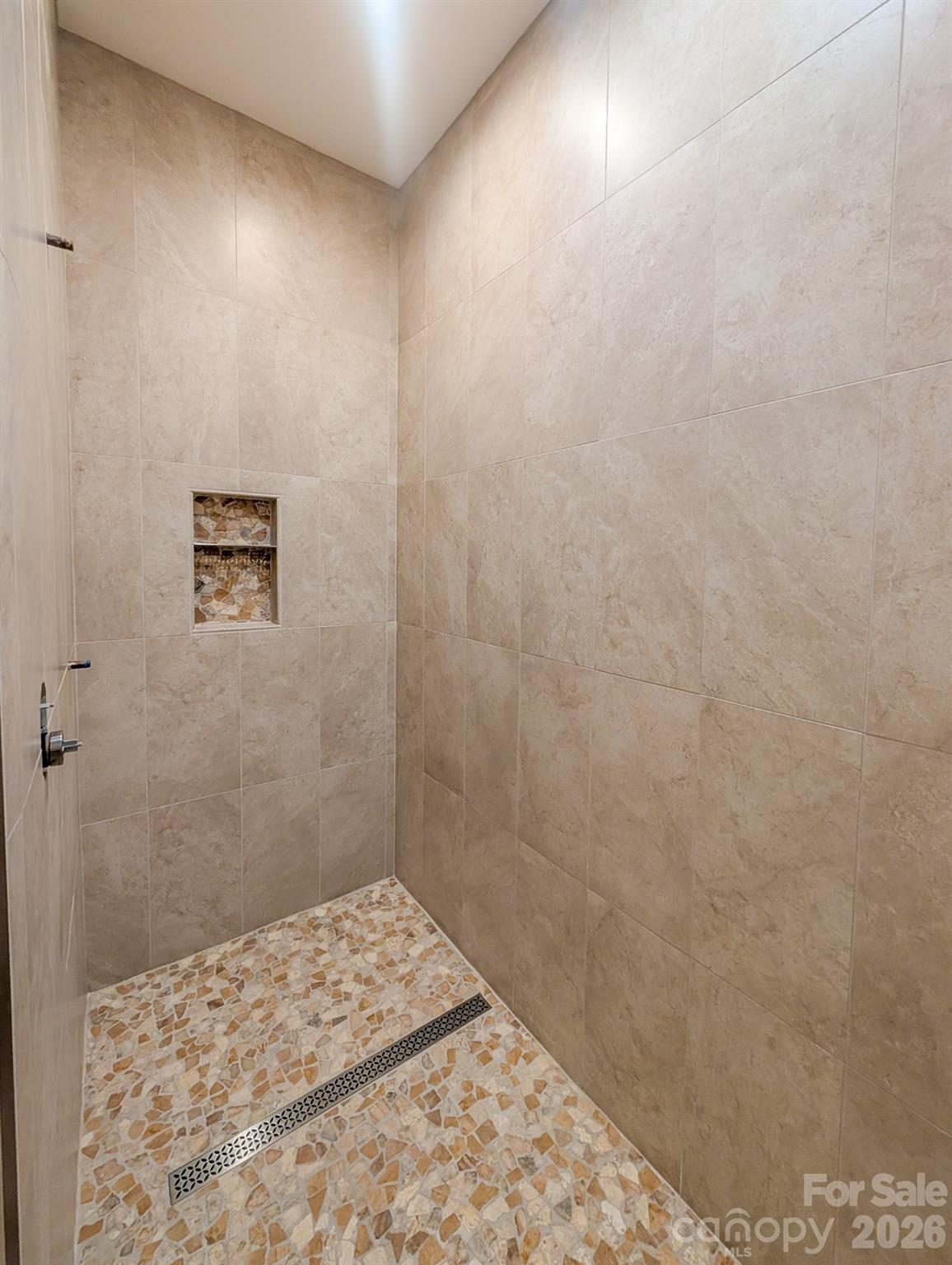 Walk In shower in en-suite bathroom - 338 Majestic Mountain Drive, Burnsville