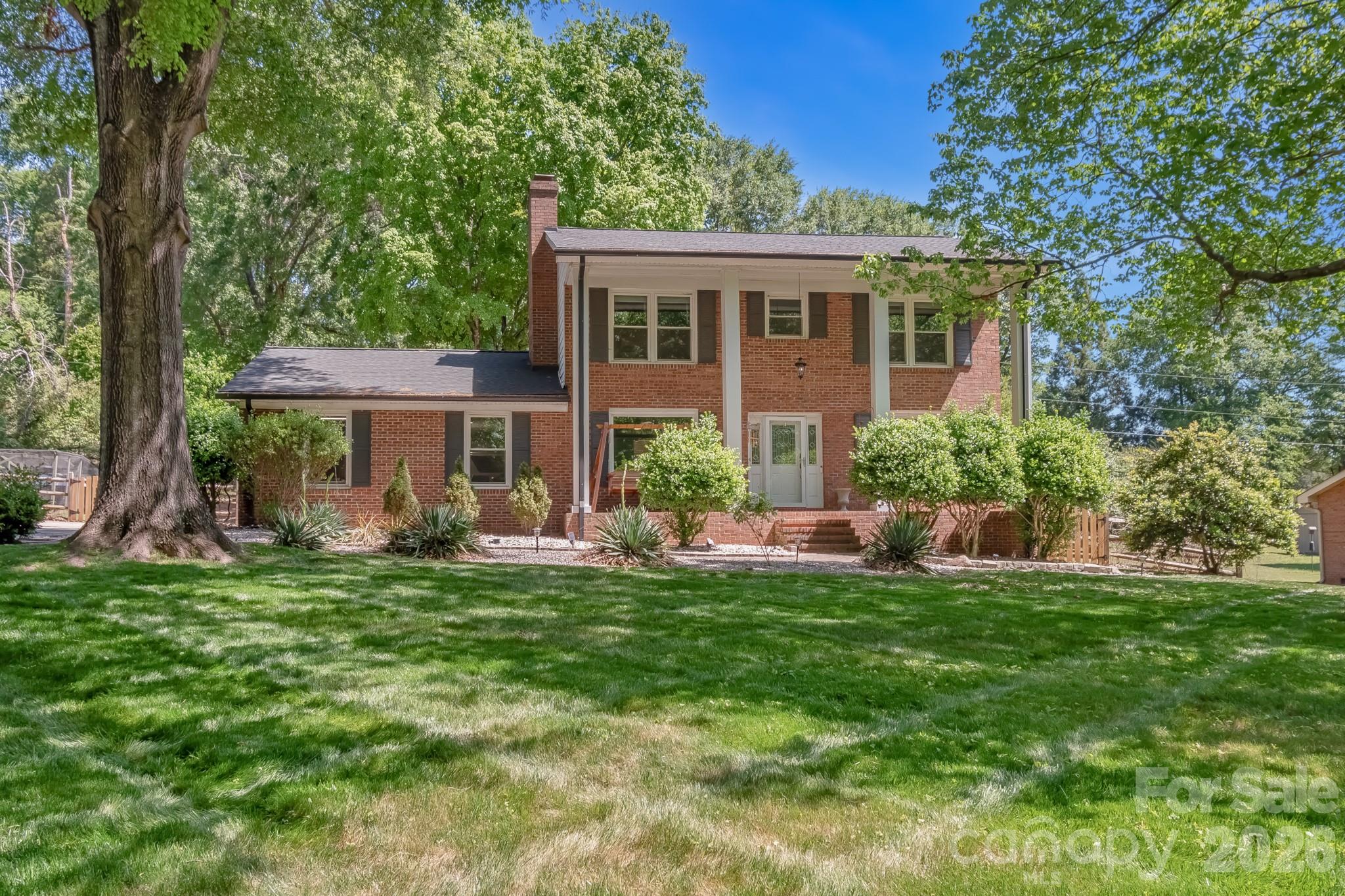 Single Family Residence at 6070 Ferncliff Drive, Concord, photo 3 of 31