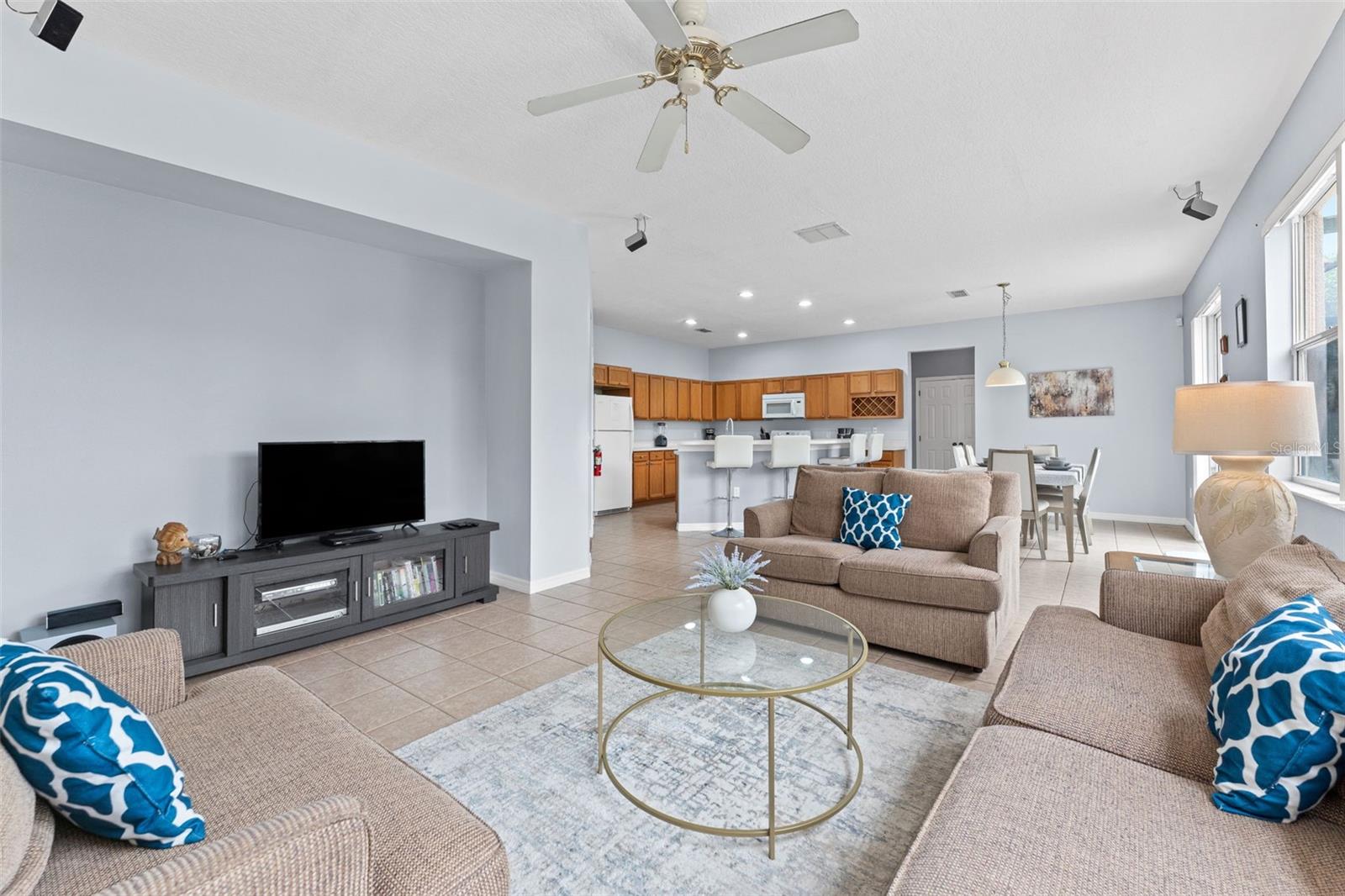 Single Family Residence at 213 WILLOW VIEW DR, DAVENPORT, photo 7 of 40