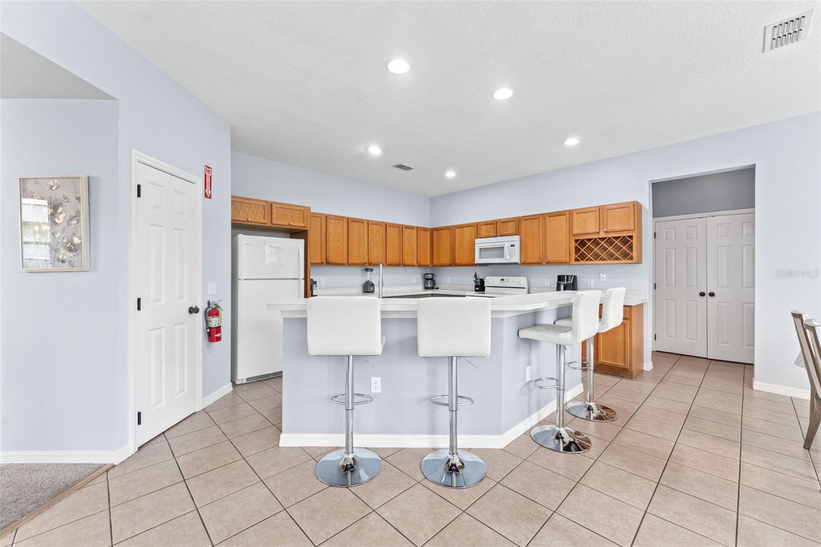 Single Family Residence at 213 WILLOW VIEW DR, DAVENPORT, photo 8 of 40