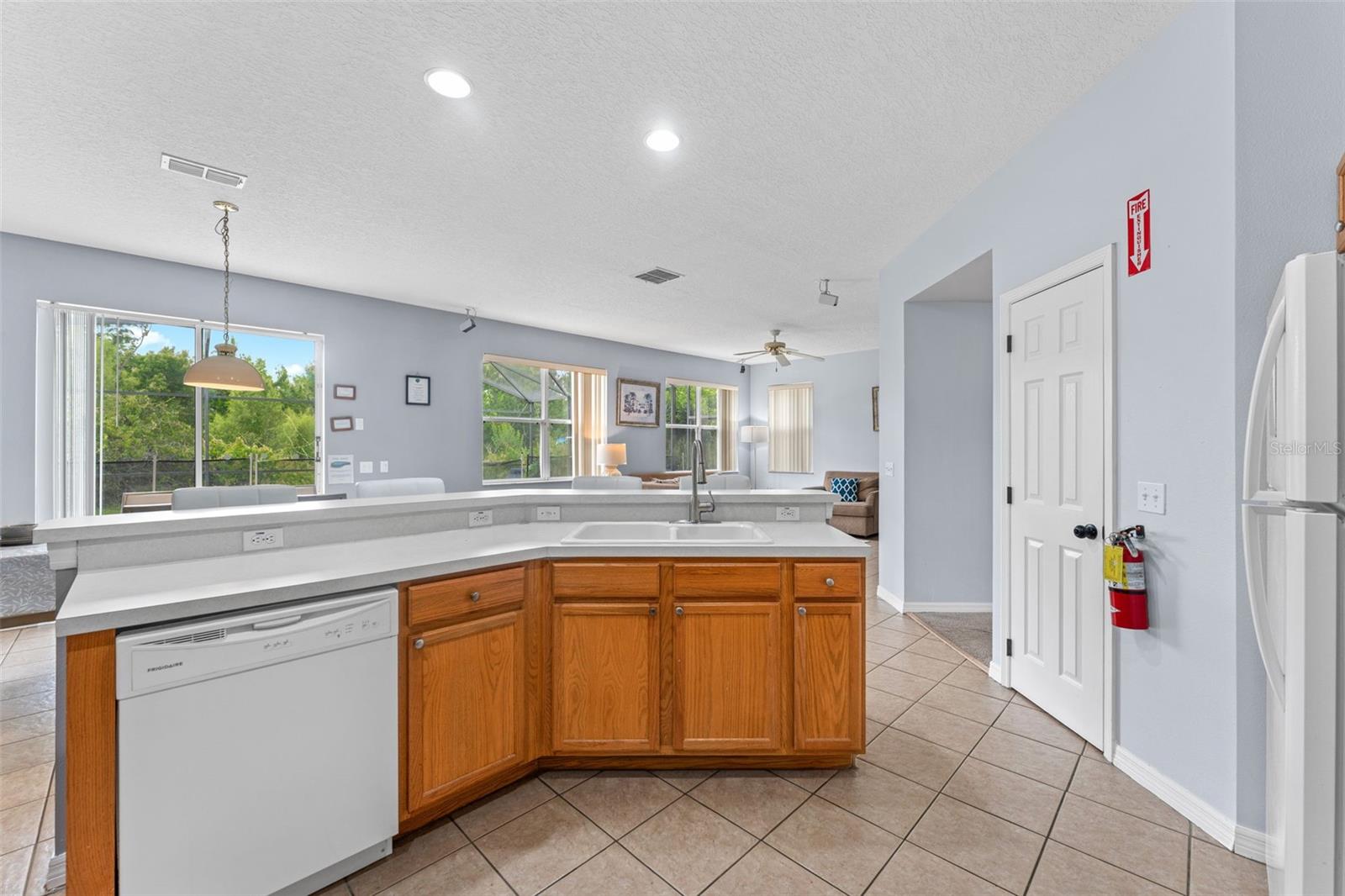 Single Family Residence at 213 WILLOW VIEW DR, DAVENPORT, photo 11 of 40