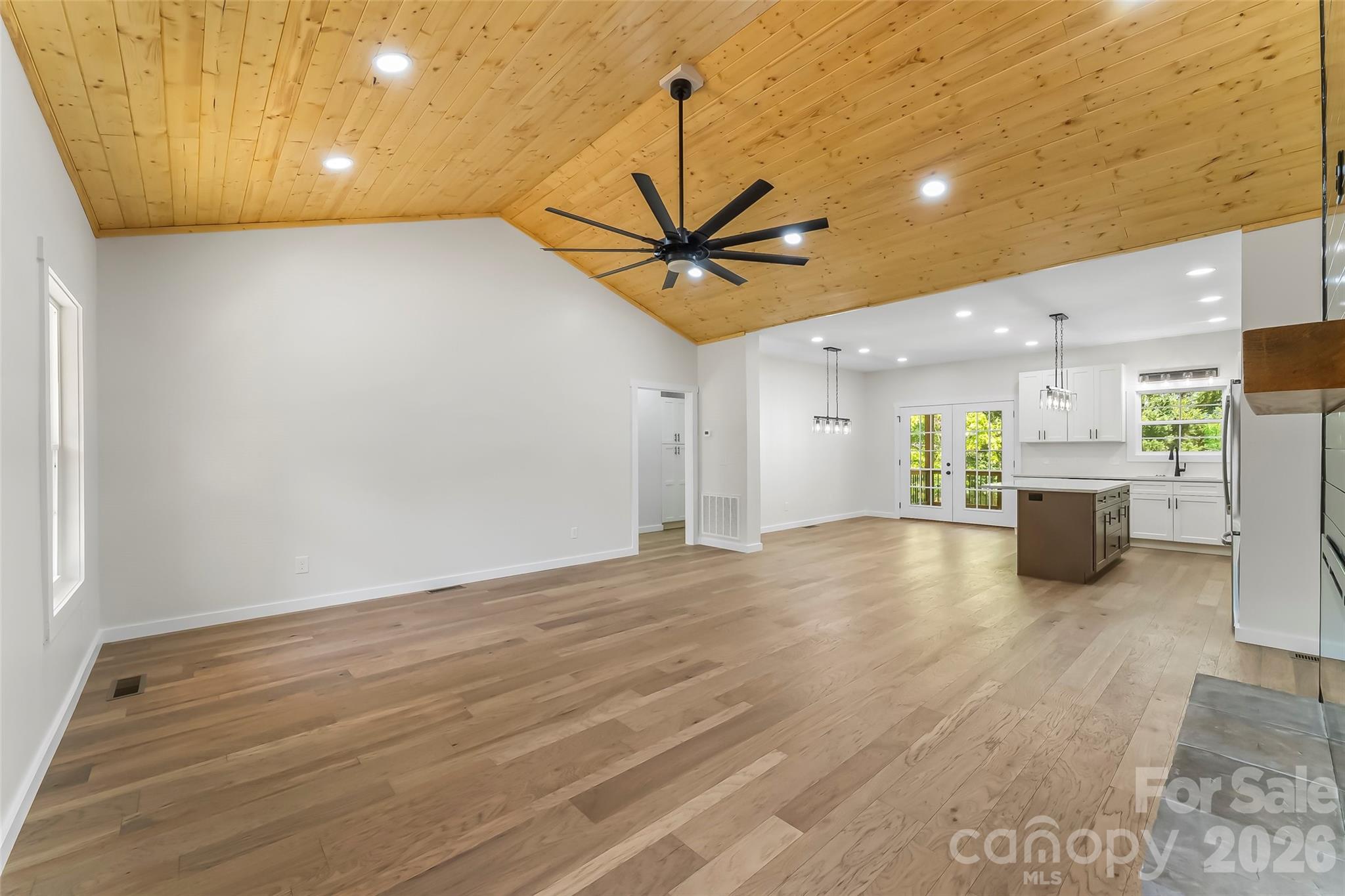 Single Family Residence at 438 Plantation Drive, Marion, photo 9 of 48