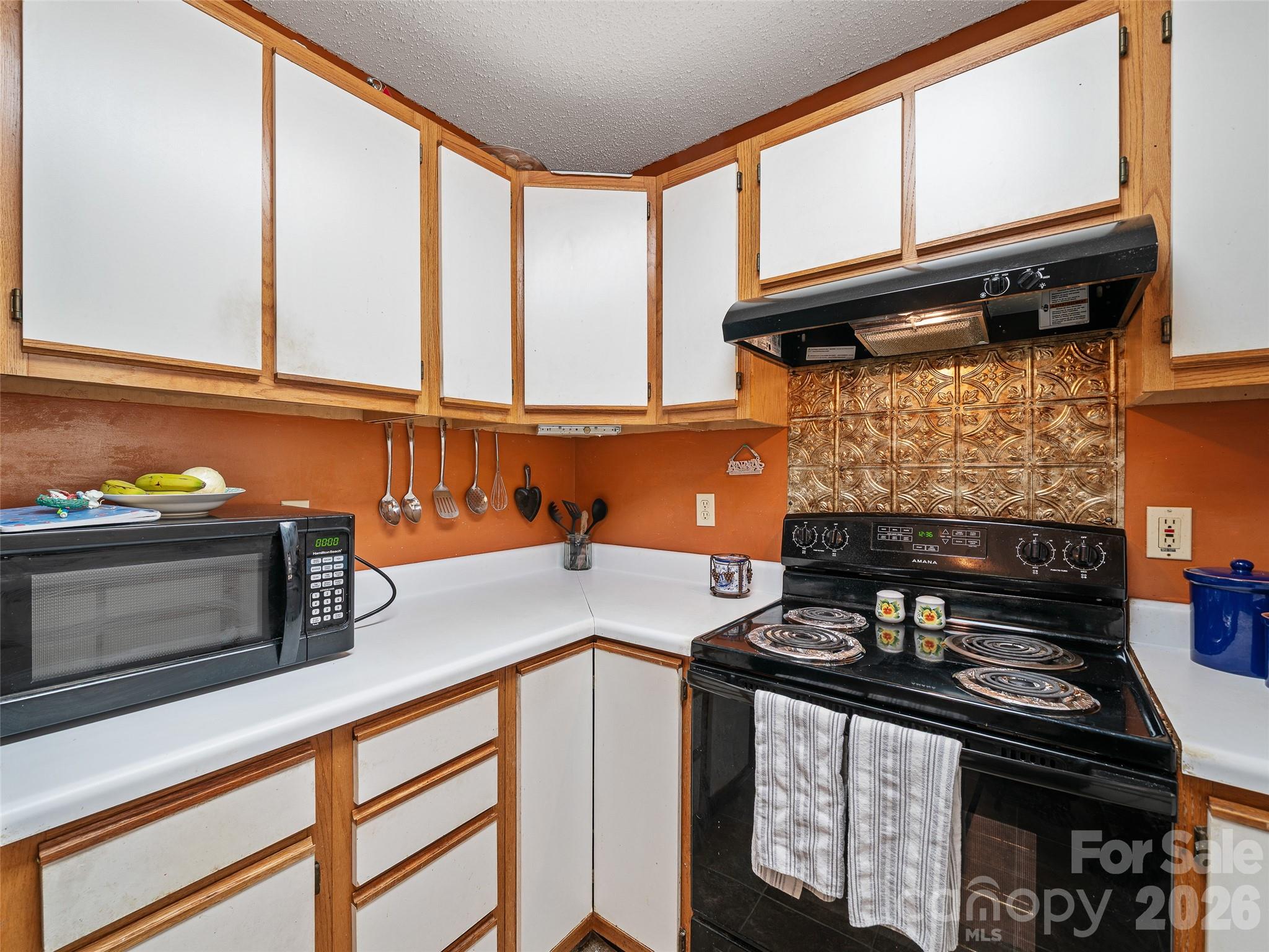 Single Family Residence at 129 Kantagree Drive, Bakersville, photo 7 of 31