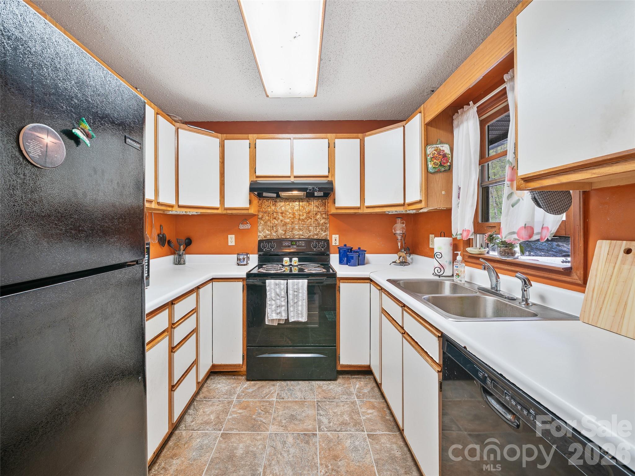Single Family Residence at 129 Kantagree Drive, Bakersville, photo 8 of 31
