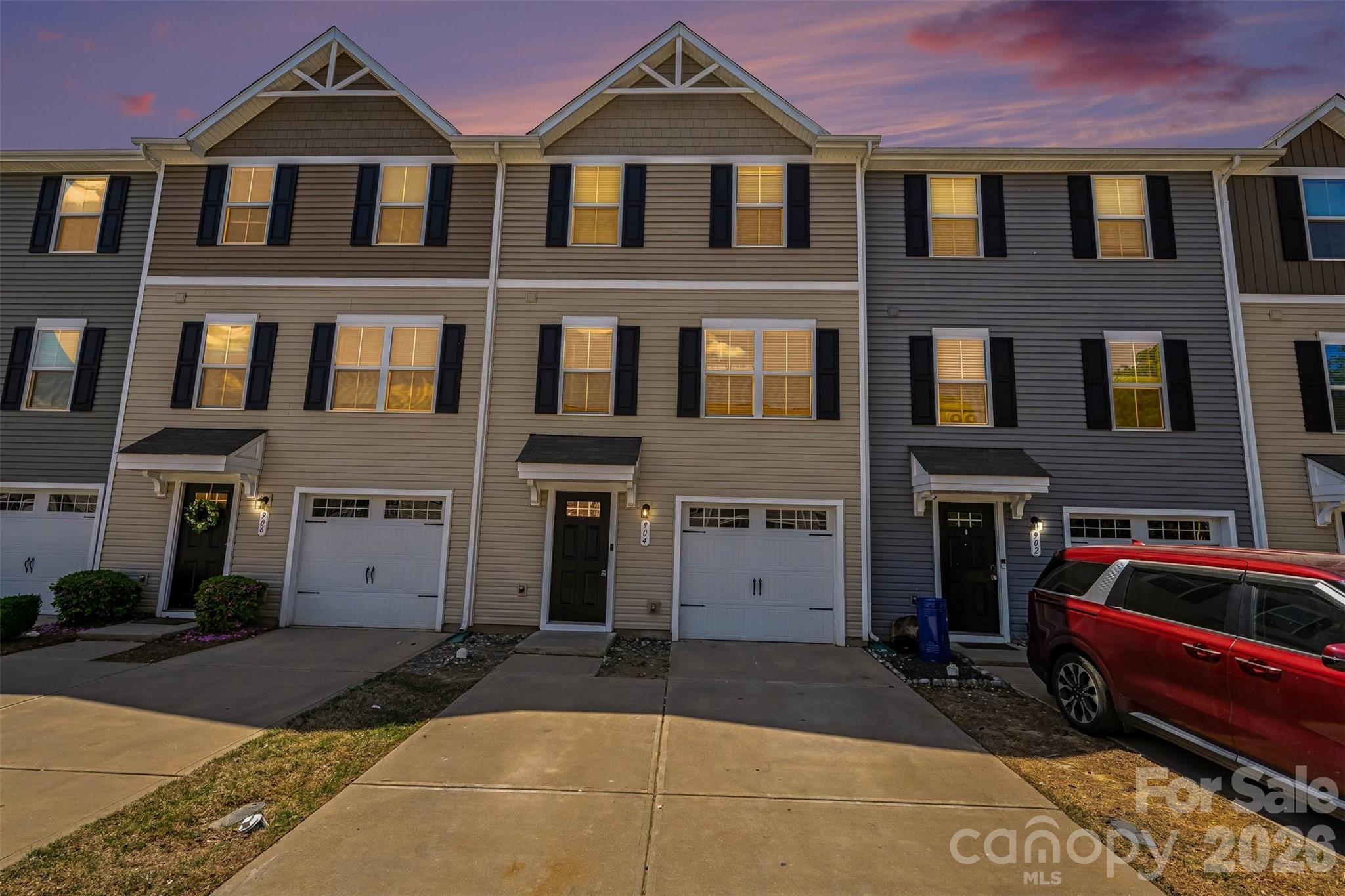 Townhouse at 904 Taybyn Road, Fort Mill, photo 2 of 28