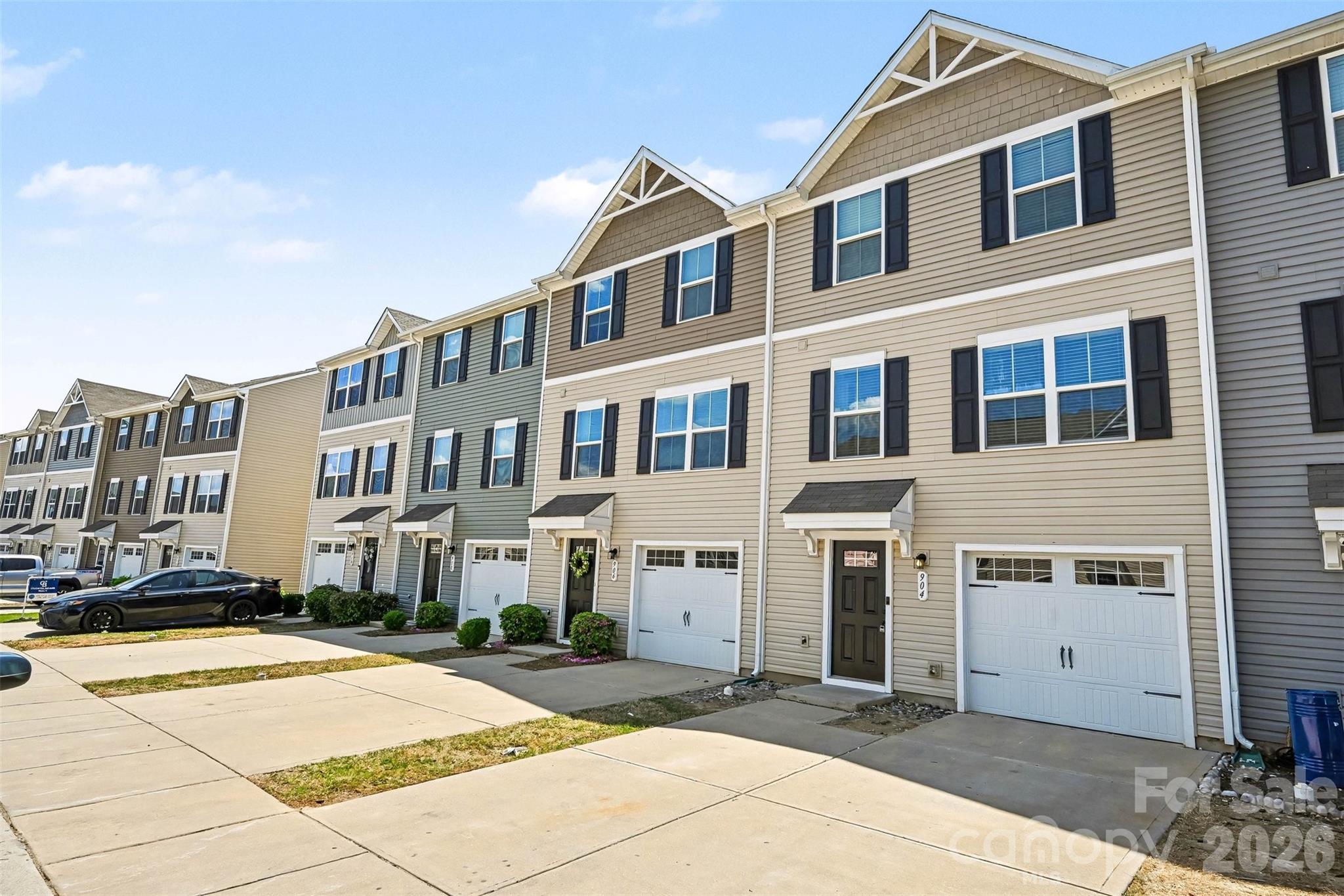 Townhouse at 904 Taybyn Road, Fort Mill, photo 4 of 28