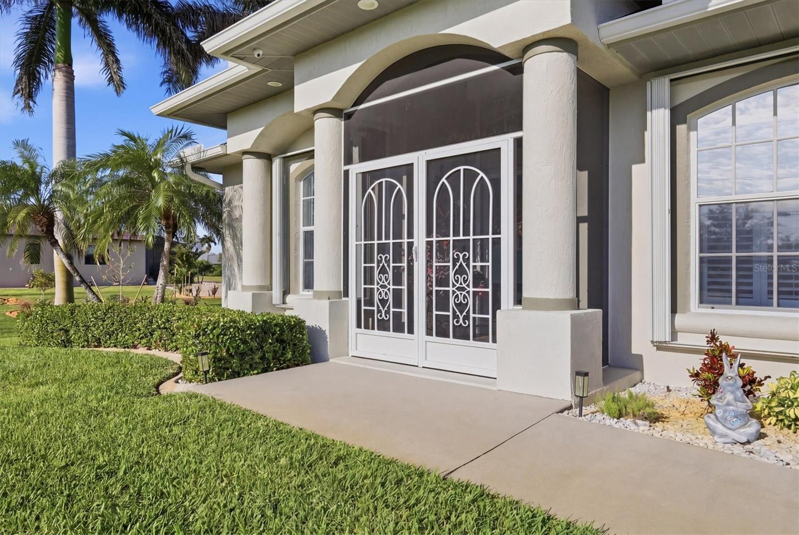 Screened in front entrance - 8050 TRACY CIR, PORT CHARLOTTE
