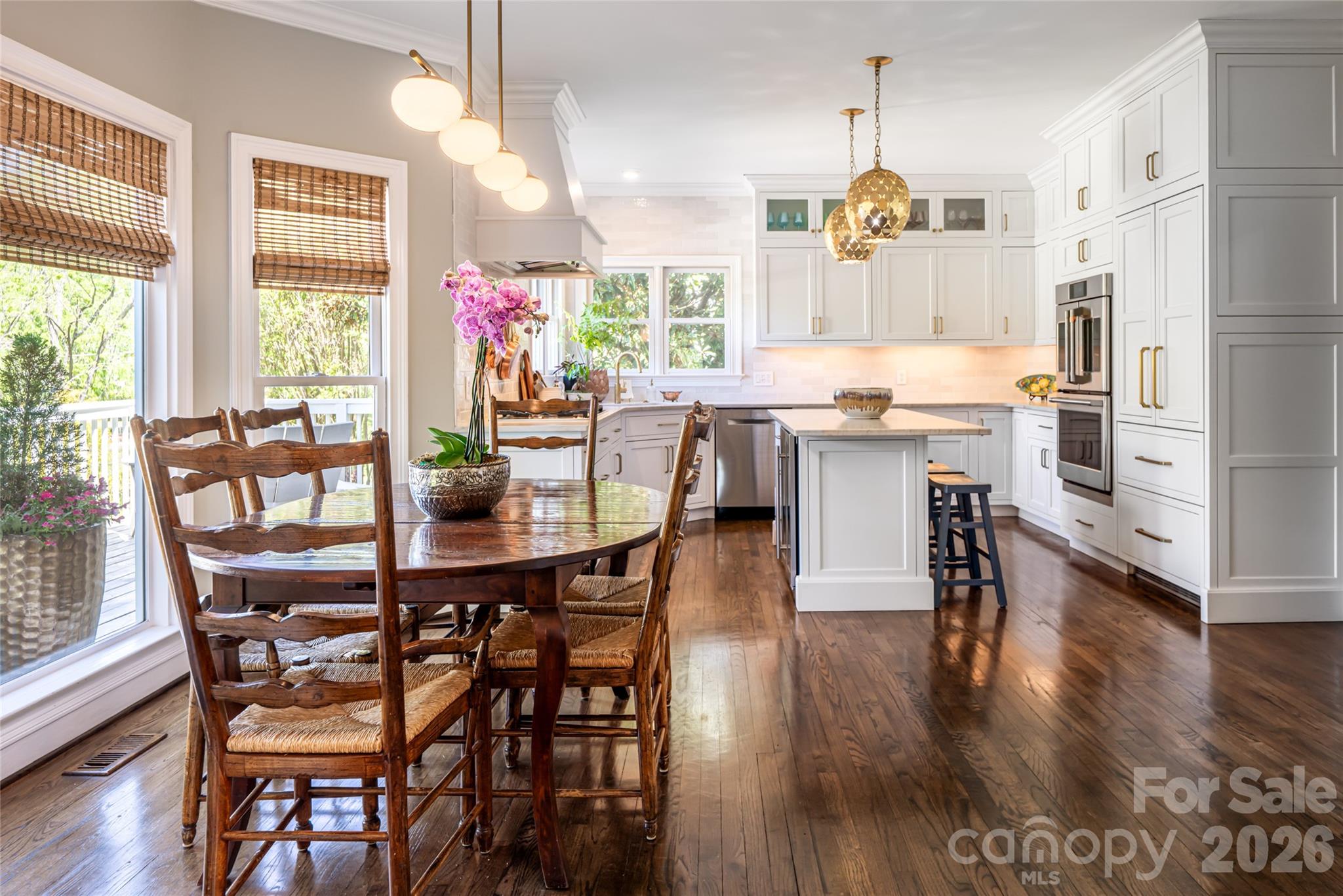 Casual Dining - 38 Pine Acre Boulevard, Asheville