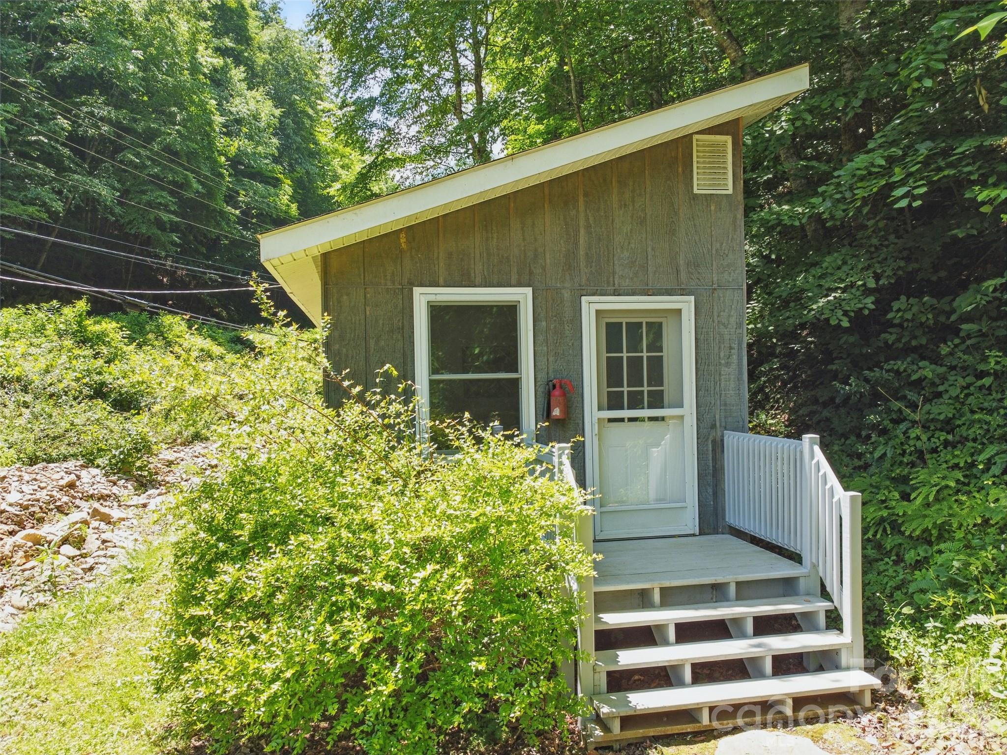 Heated workshop - 3829 Coxes Creek Road, Burnsville