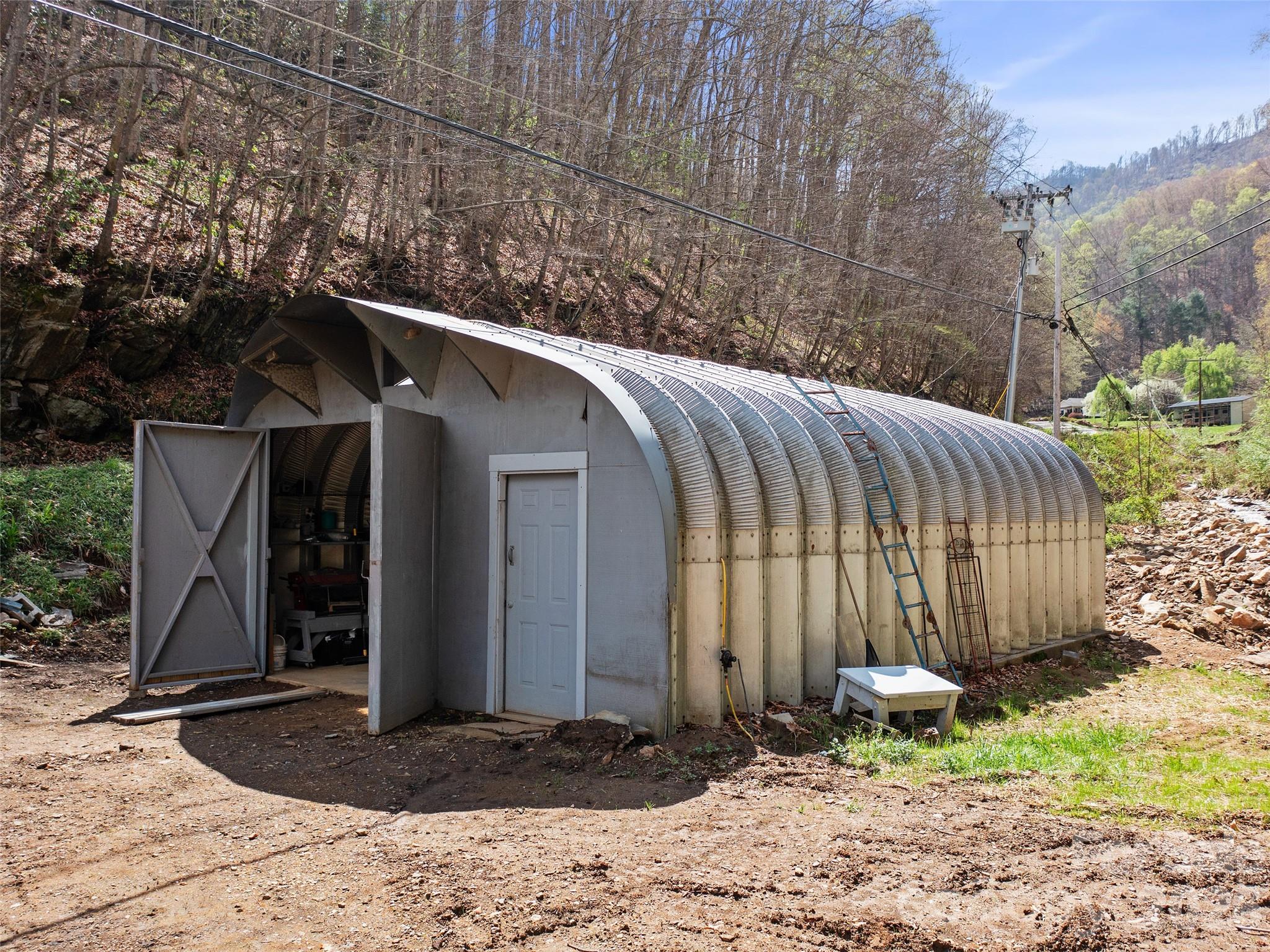 Heated Workshop Studio 34 x20 - 3829 Coxes Creek Road, Burnsville