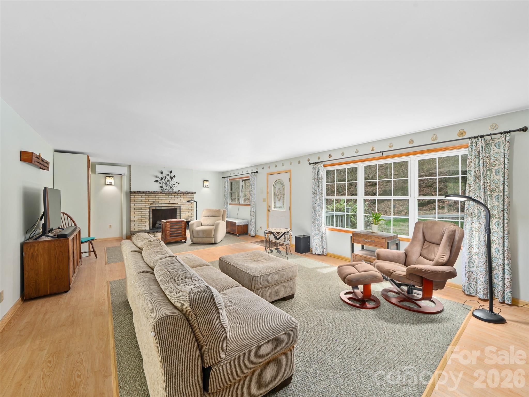 Large expansive windows in living area - 3829 Coxes Creek Road, Burnsville