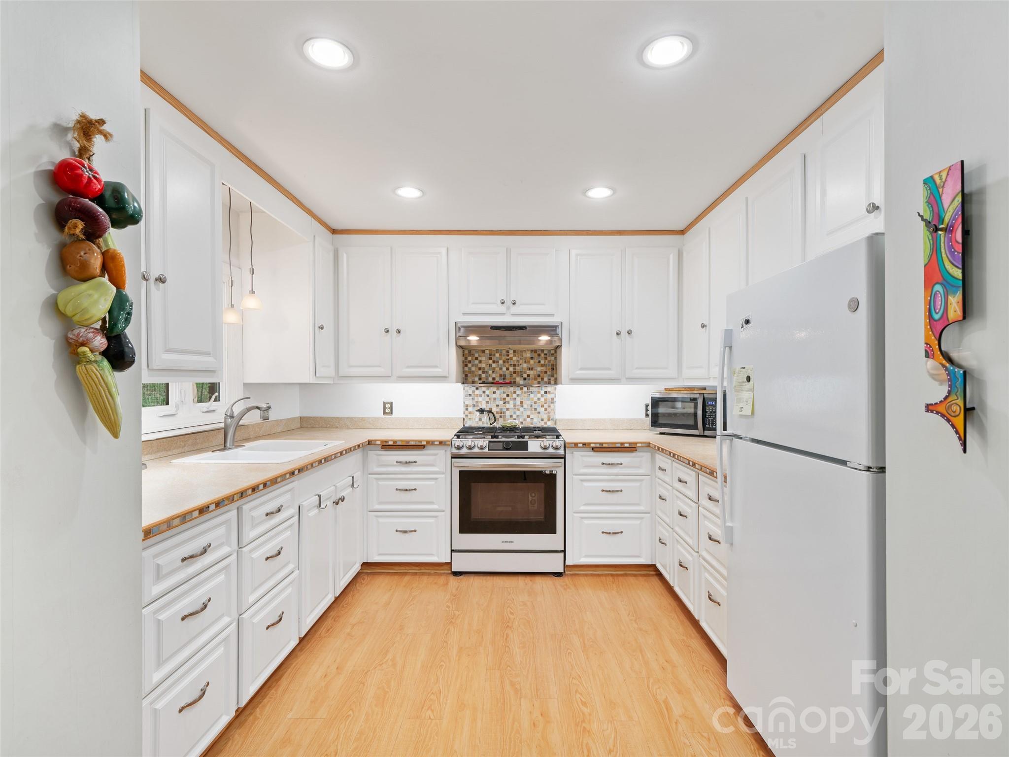 Kitchen with beautiful tile work - 3829 Coxes Creek Road, Burnsville