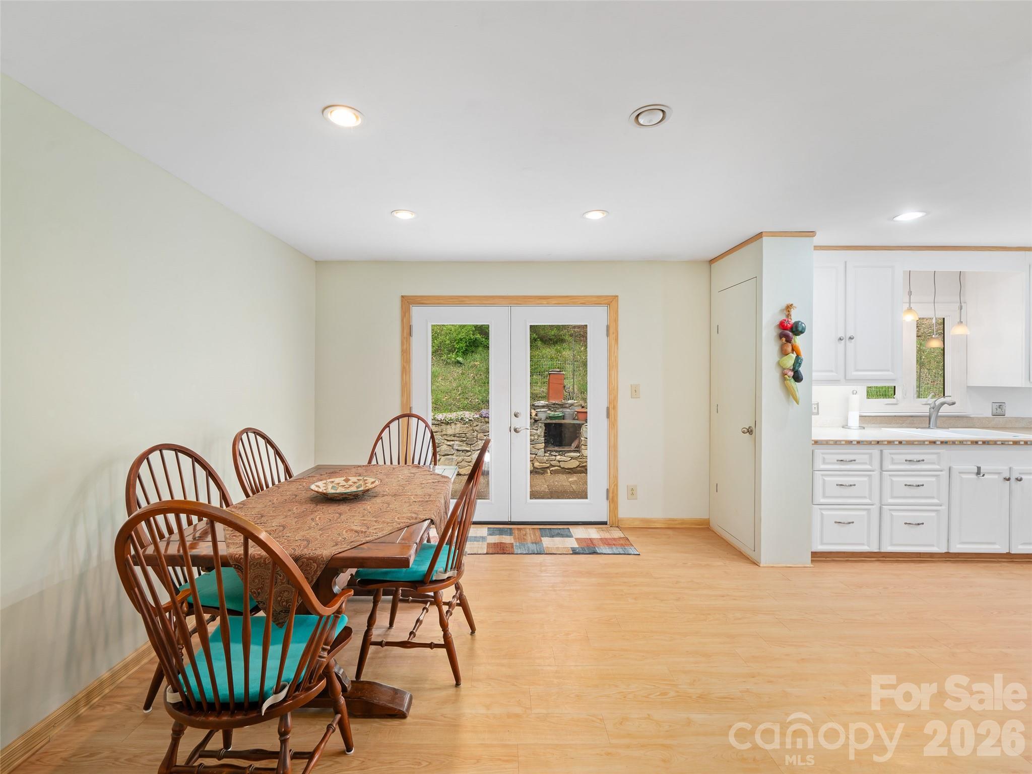 Kitchen Dining Nook - 3829 Coxes Creek Road, Burnsville