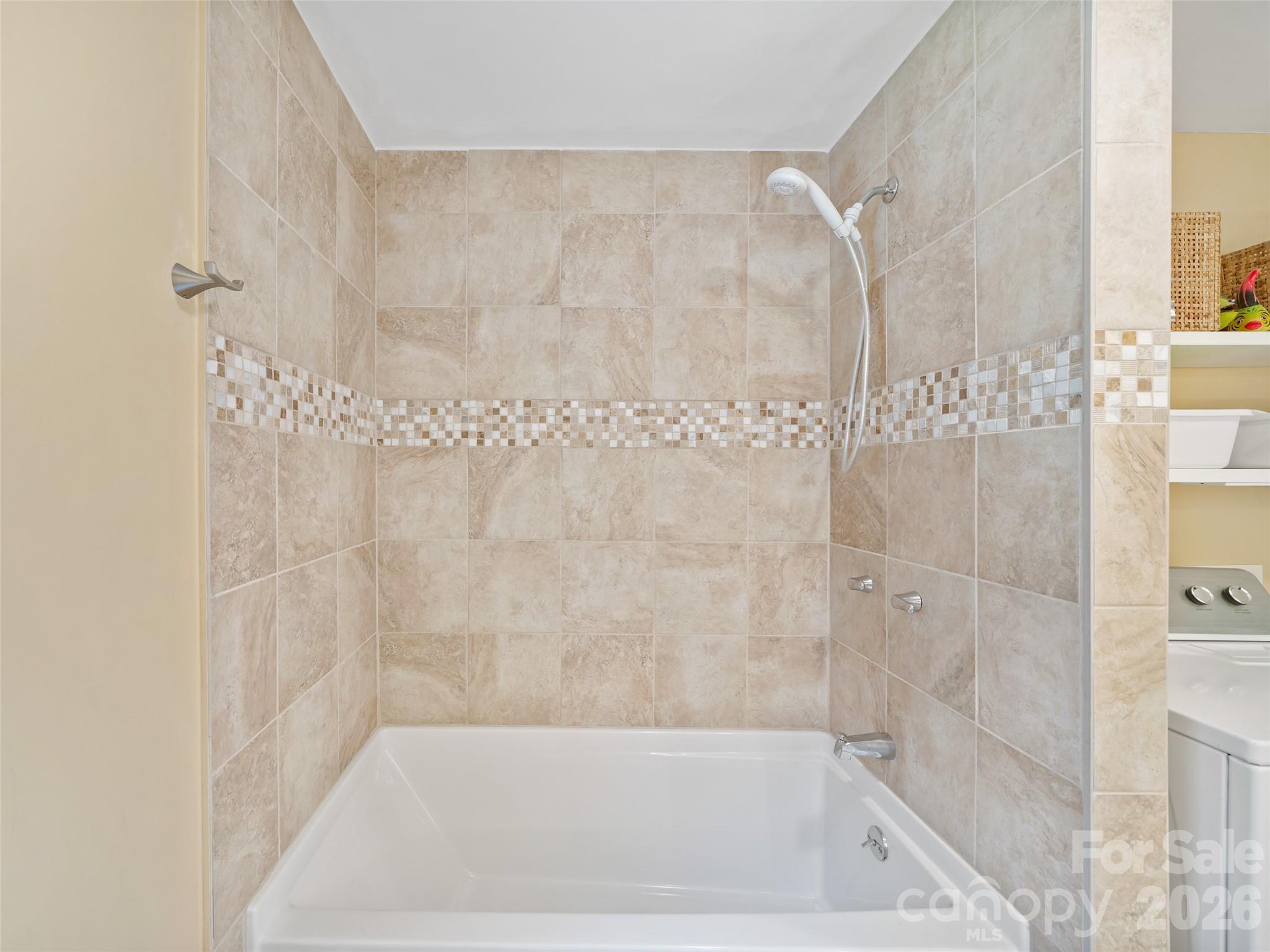 Hall Bathrrom - 3829 Coxes Creek Road, Burnsville