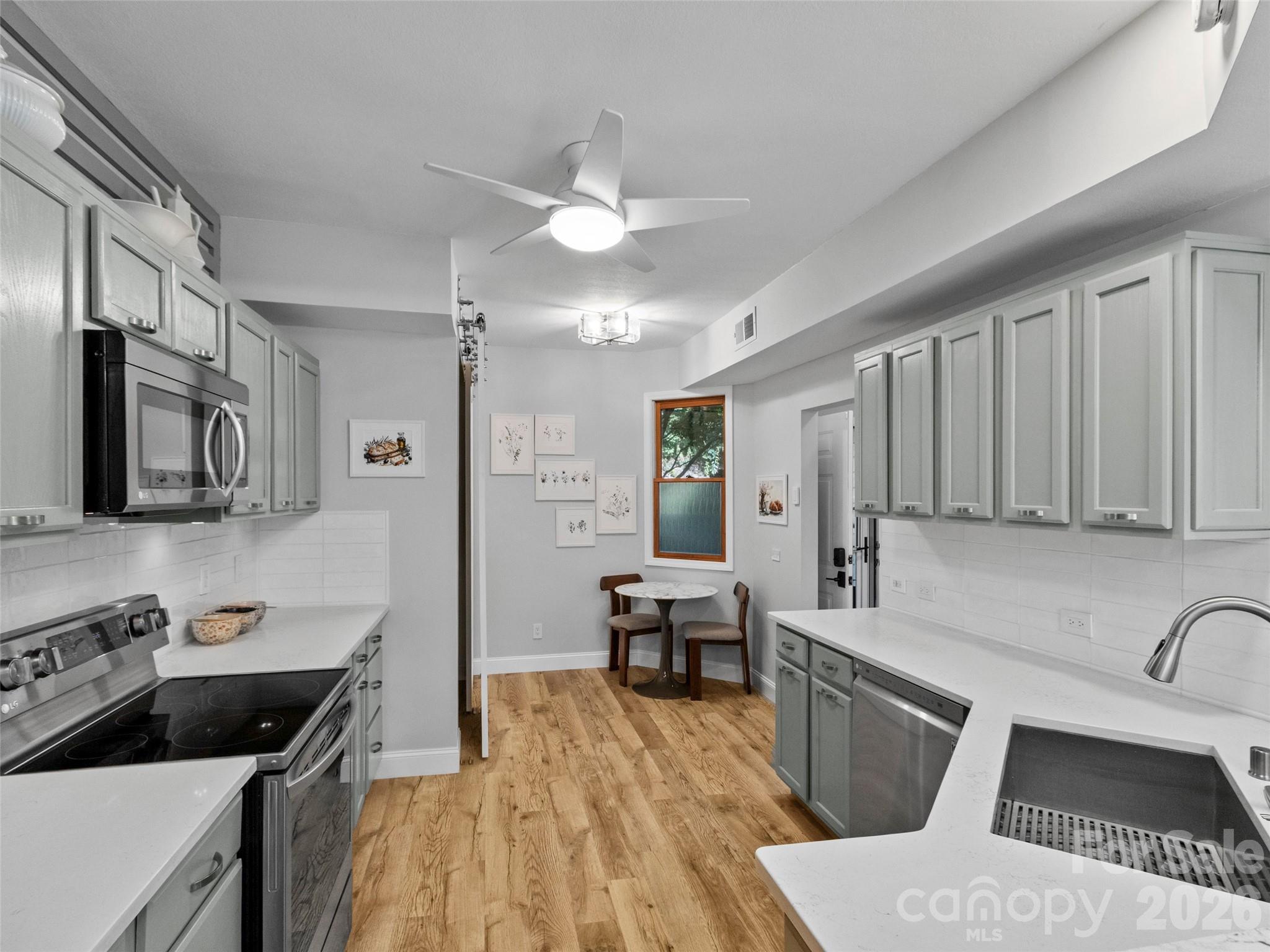 Condominium at 220 Stoney Falls Loop, Burnsville, photo 13 of 43
