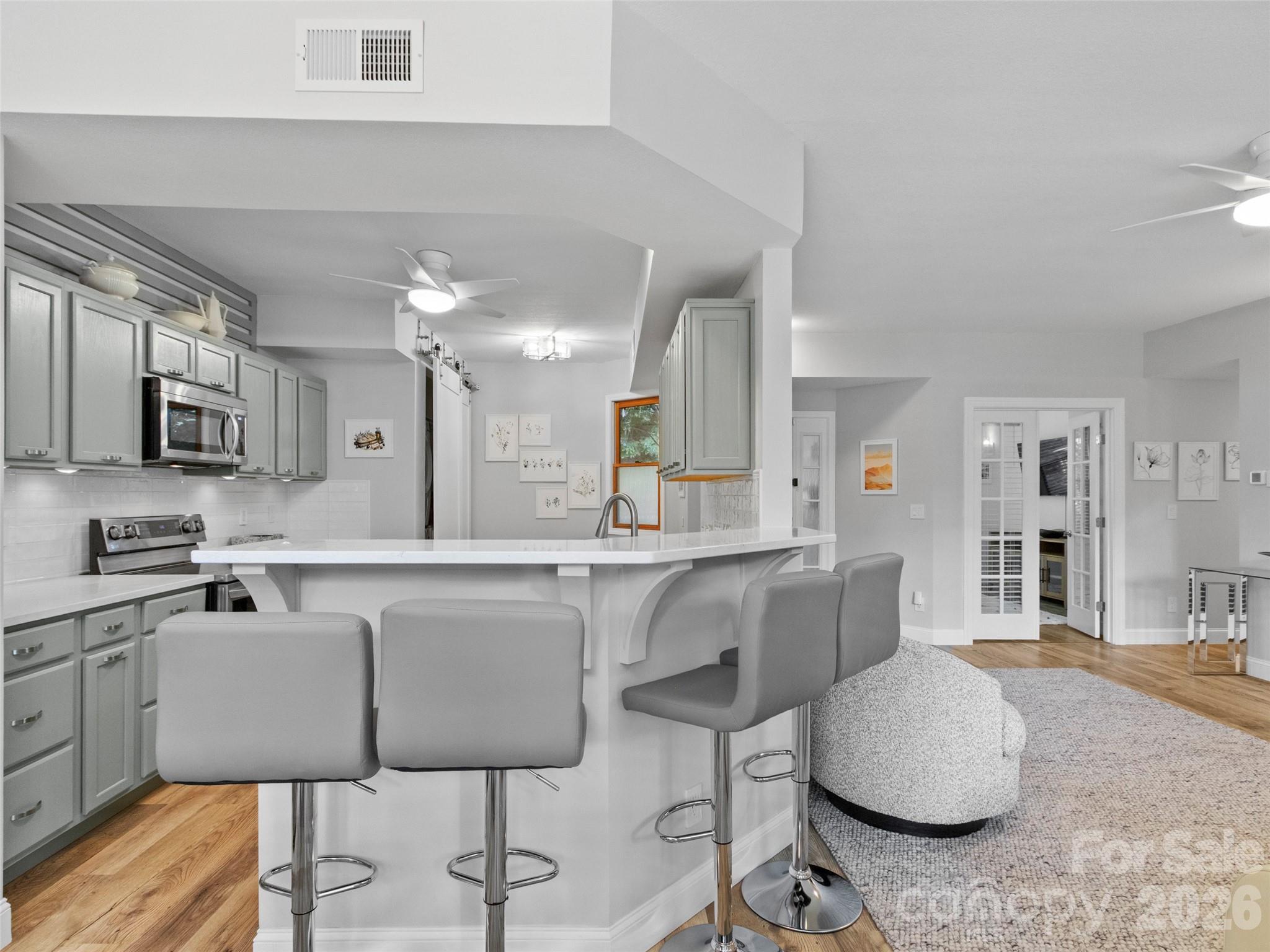 Condominium at 220 Stoney Falls Loop, Burnsville, photo 15 of 43