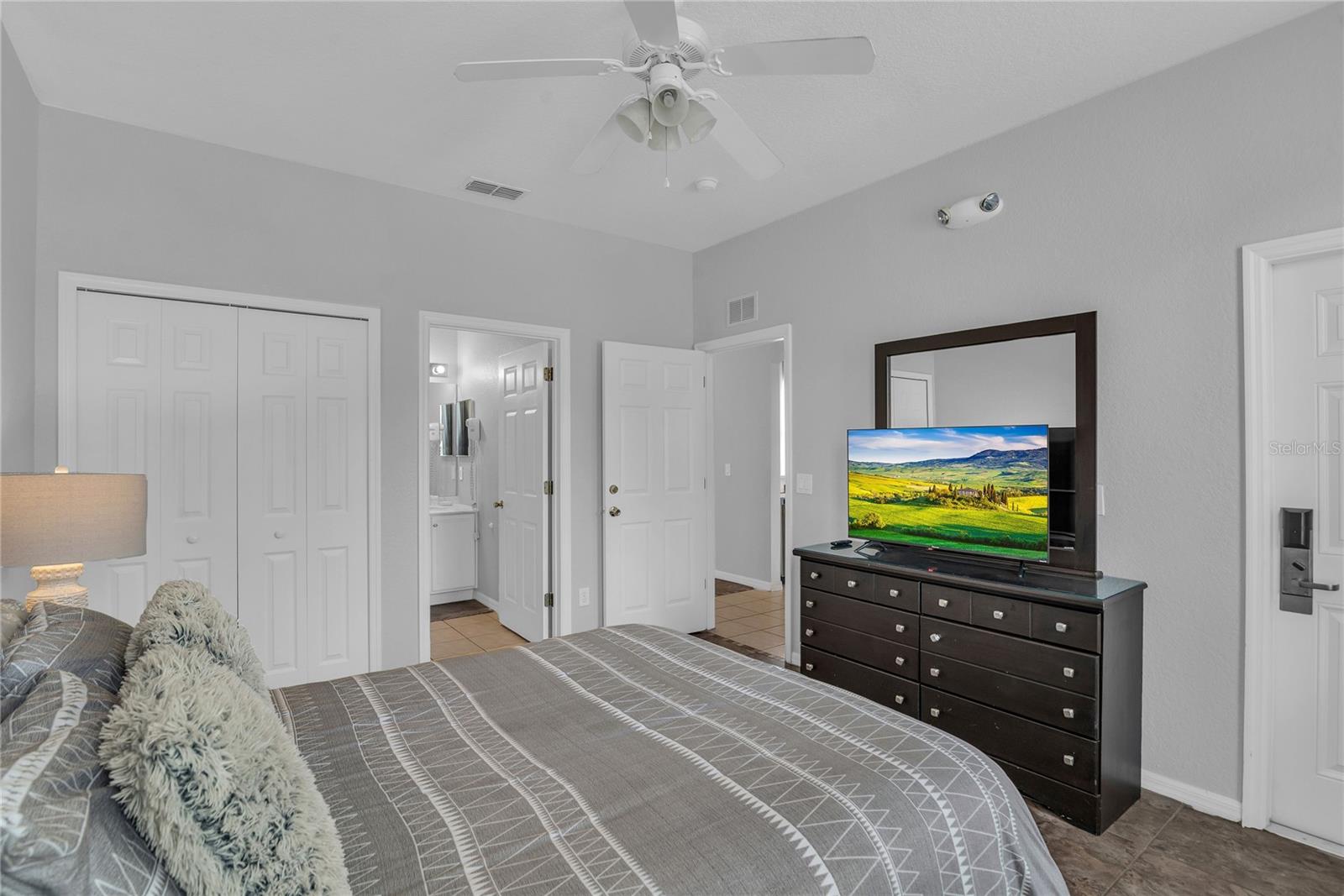Townhouse at 457 LA MIRAGE ST, DAVENPORT, photo 7 of 46