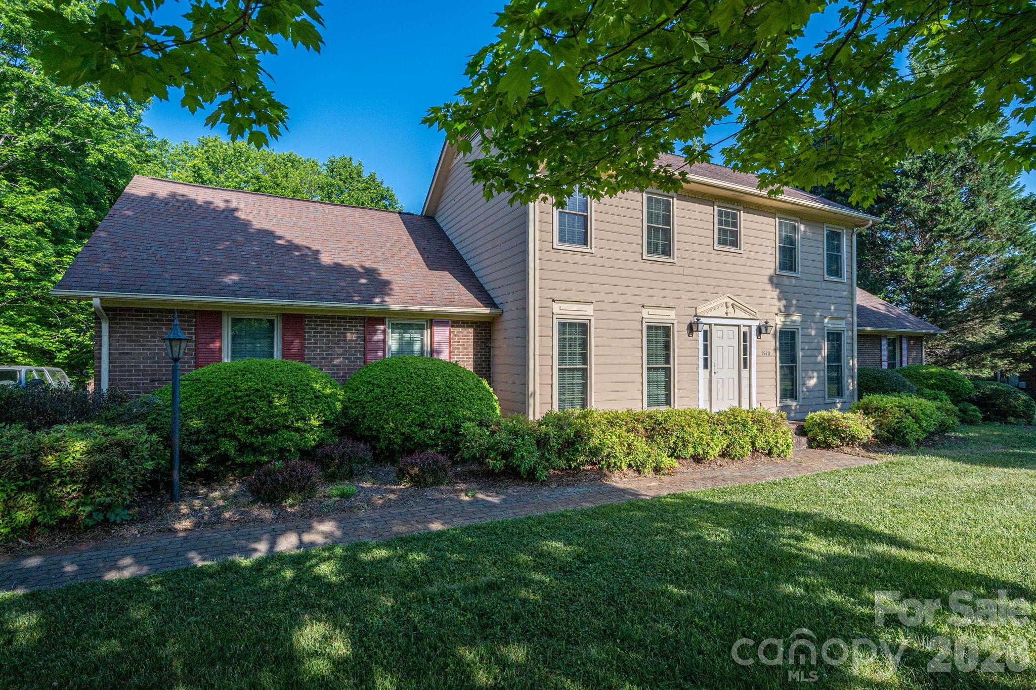 Single Family Residence at 1520 Stableview Drive, Gastonia, photo 2 of 44