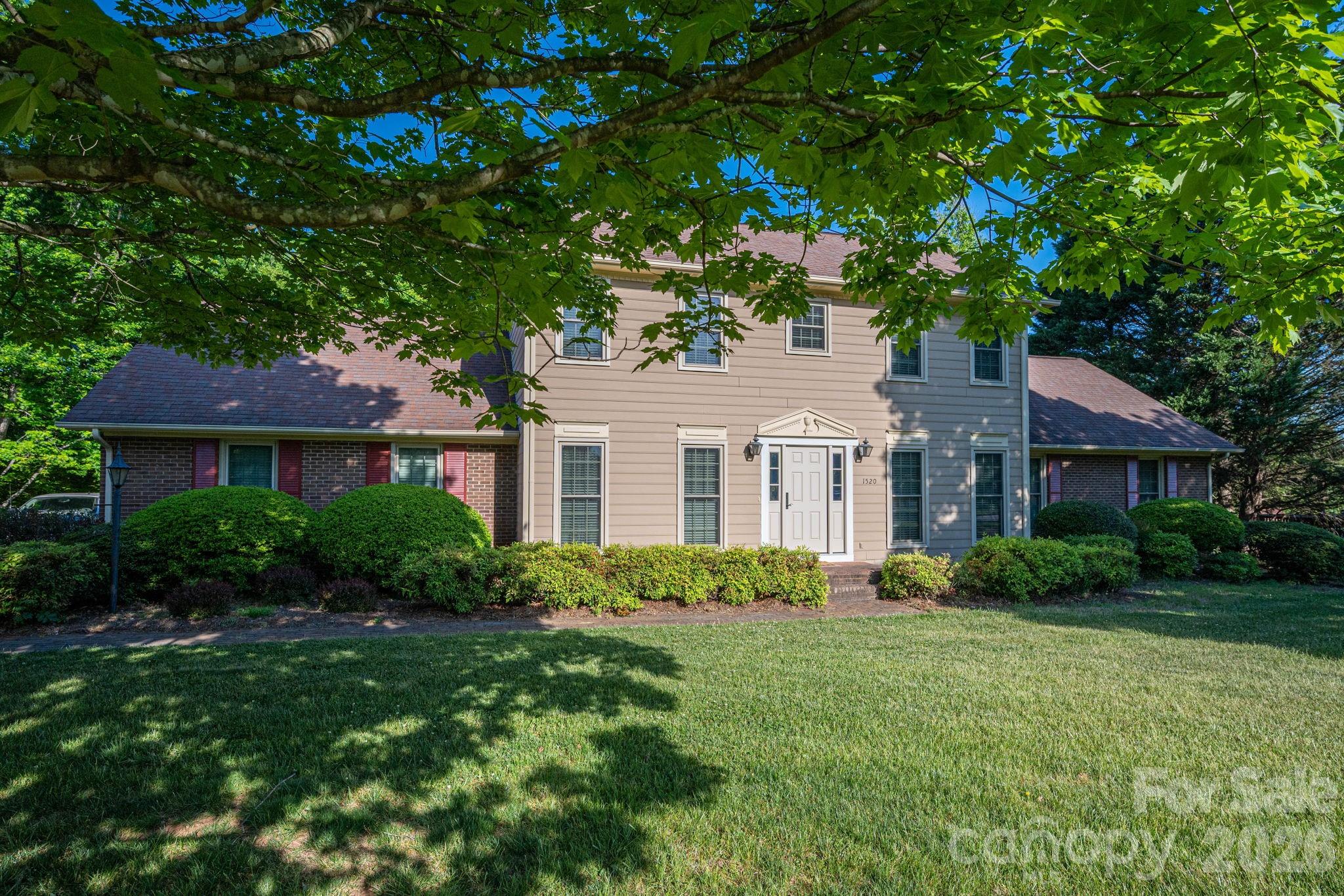 Single Family Residence at 1520 Stableview Drive, Gastonia, photo 3 of 44