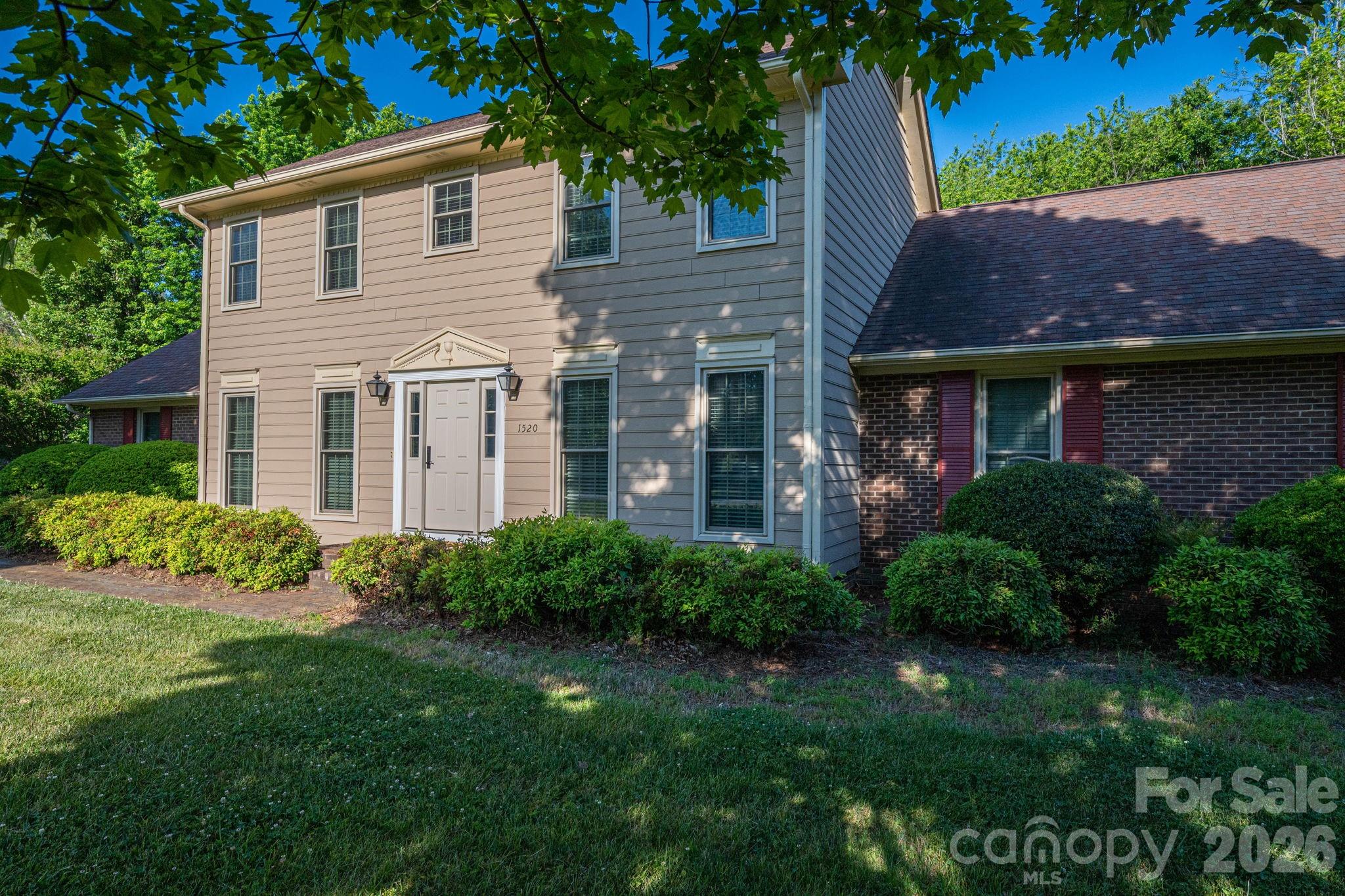Single Family Residence at 1520 Stableview Drive, Gastonia, photo 4 of 44