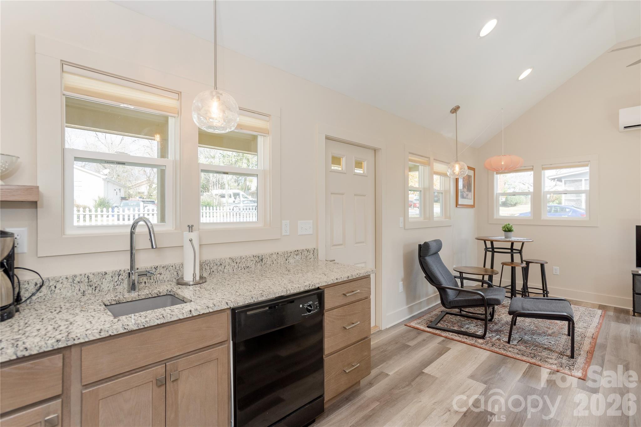 Full Kitchen - 608 Ray Avenue, Hendersonville